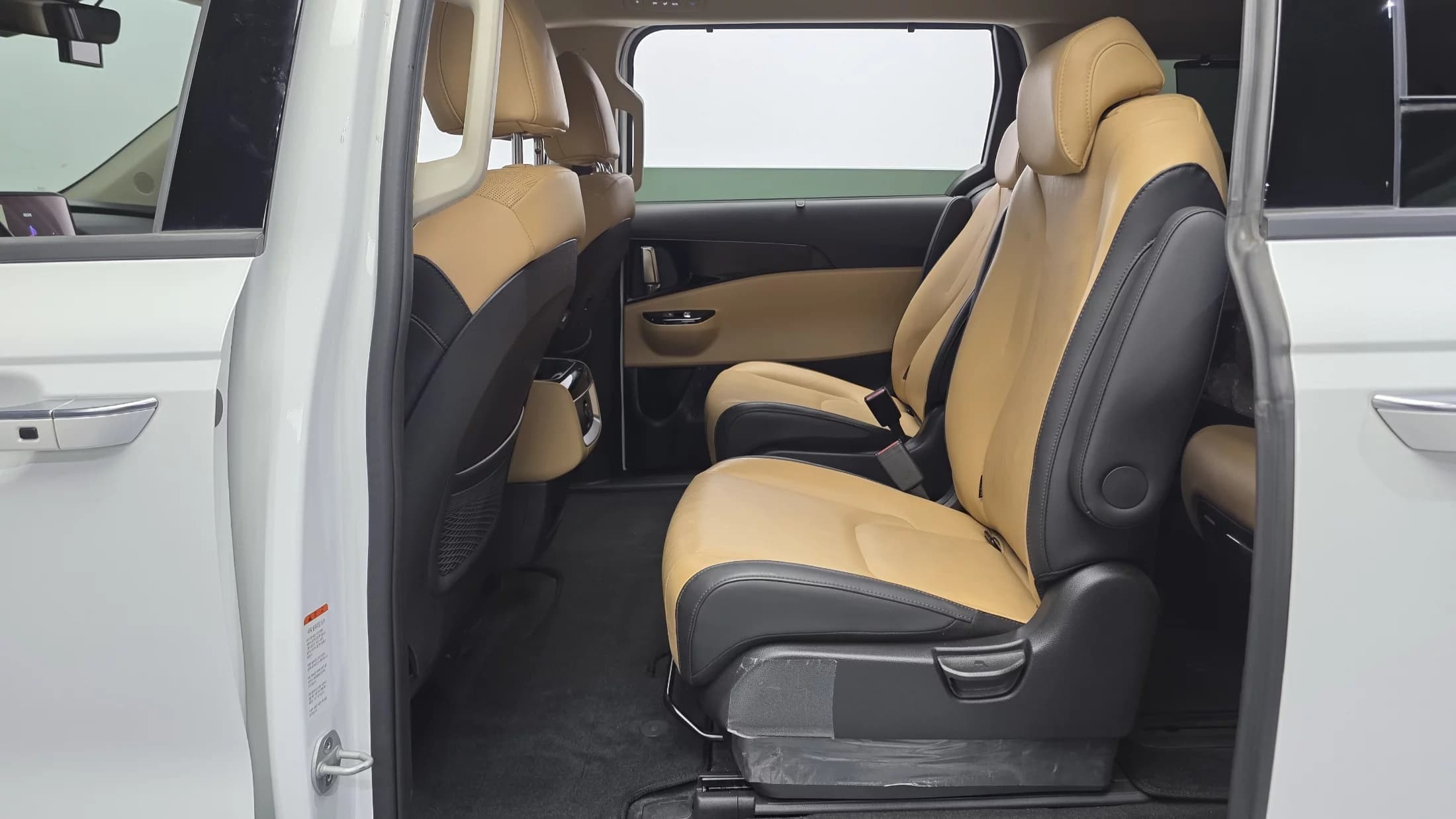 Kia Carnival 9-Seater Noblesse, 2023 г. 26610 км. — фото 12
