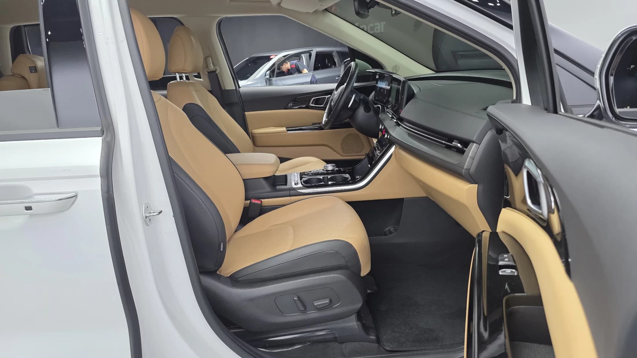 Kia Carnival 9-Seater Noblesse, 2023 г. 26610 км. — фото 10
