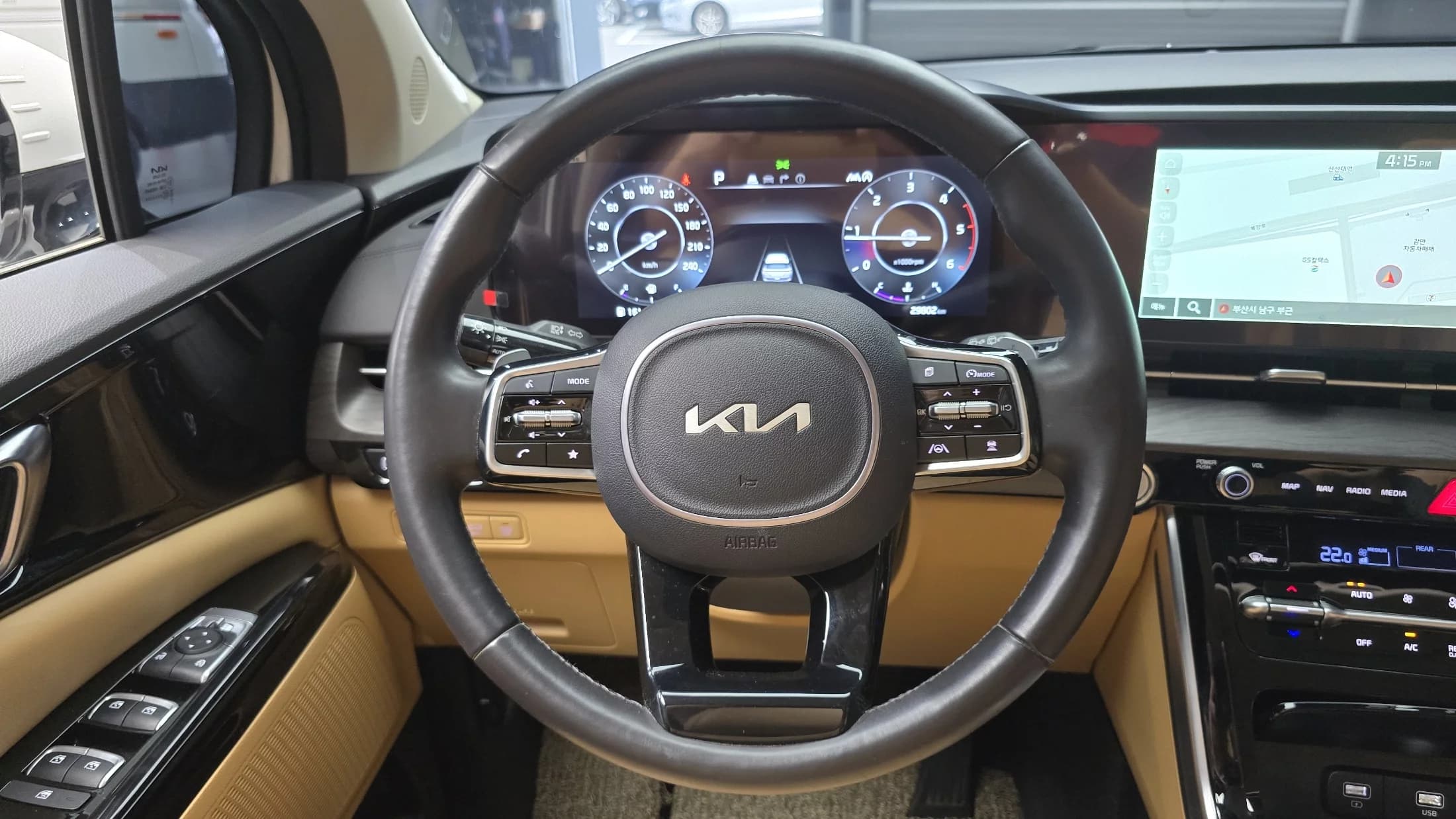 Kia Carnival 9-Seater Noblesse, 2023 г. 29835 км. — фото 13