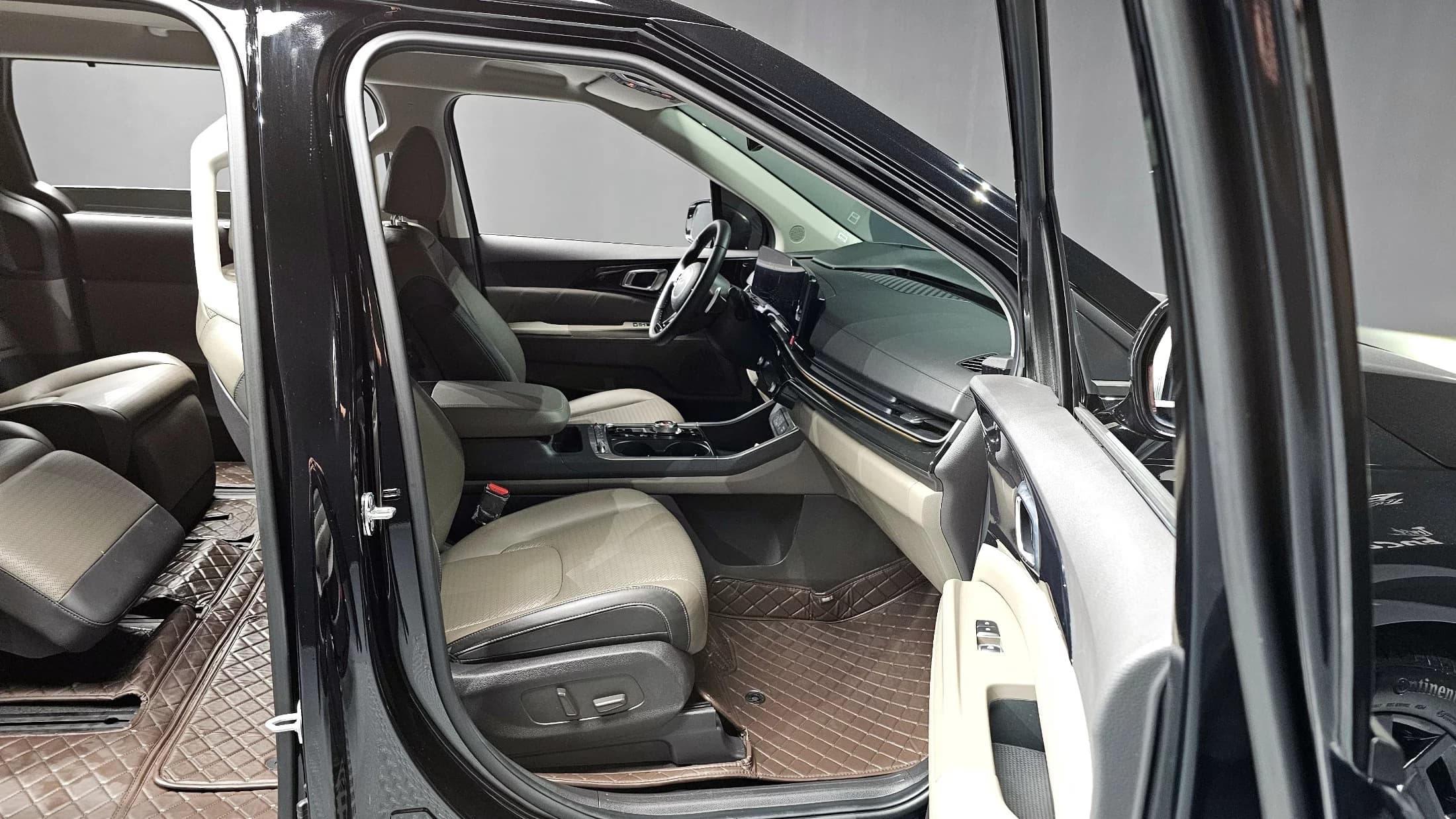 Kia Carnival Gasoline 7-Seater Gravity, 2024 г. 11086 км. — фото 11