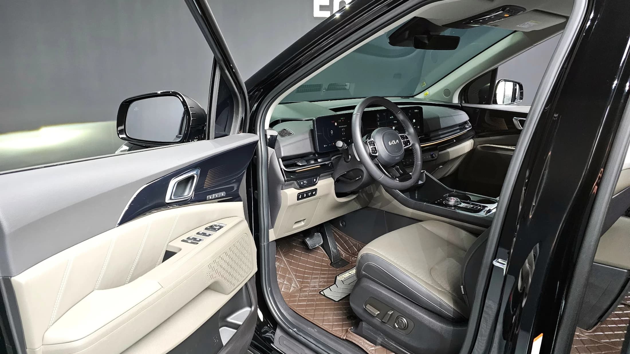 Kia Carnival Gasoline 7-Seater Gravity, 2024 г. 11086 км. — фото 10