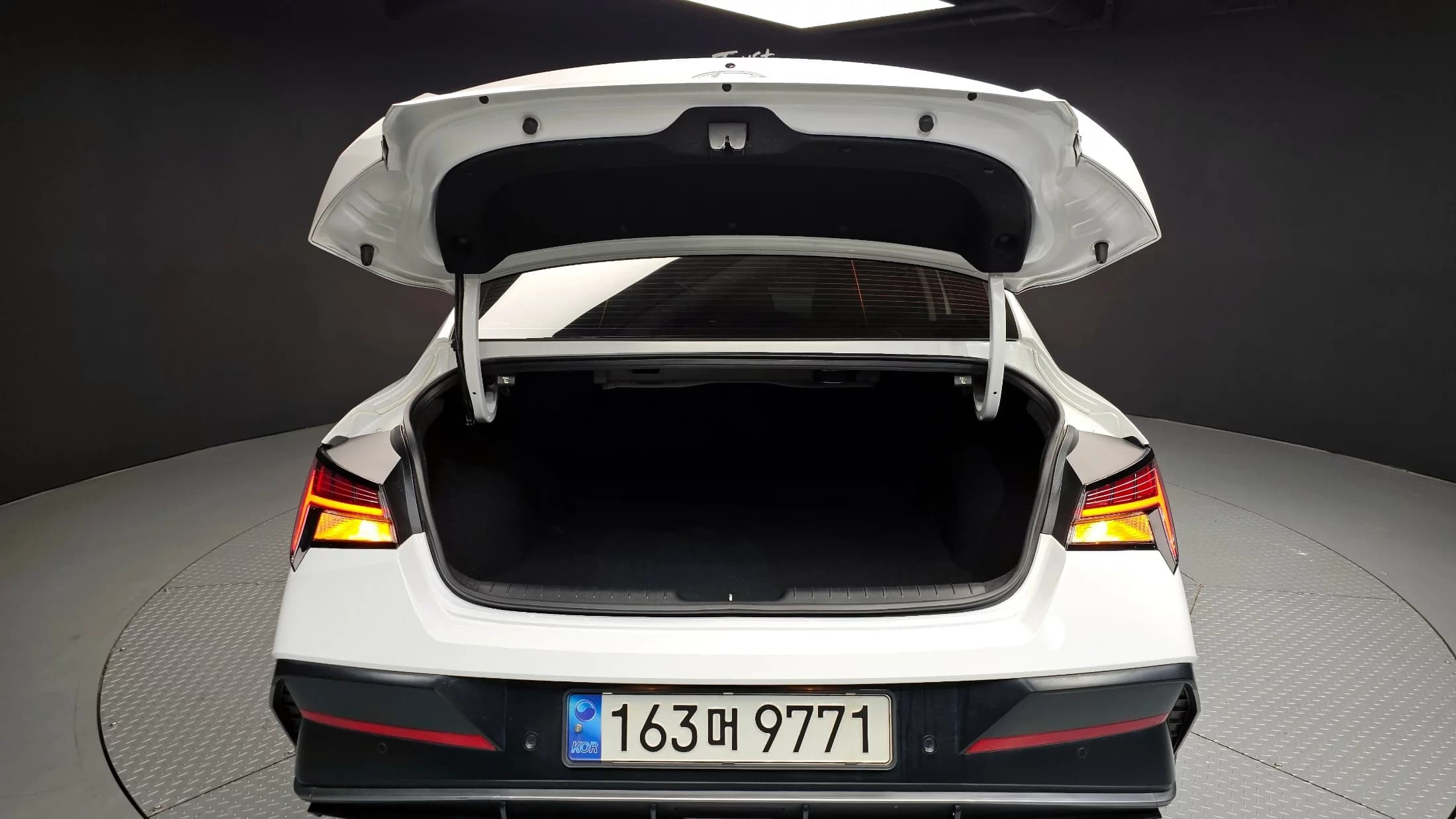 Hyundai AVANTE (Хендай Элантра) 1.6 Inspiration, 2023 г. 31859 км. — фото 20