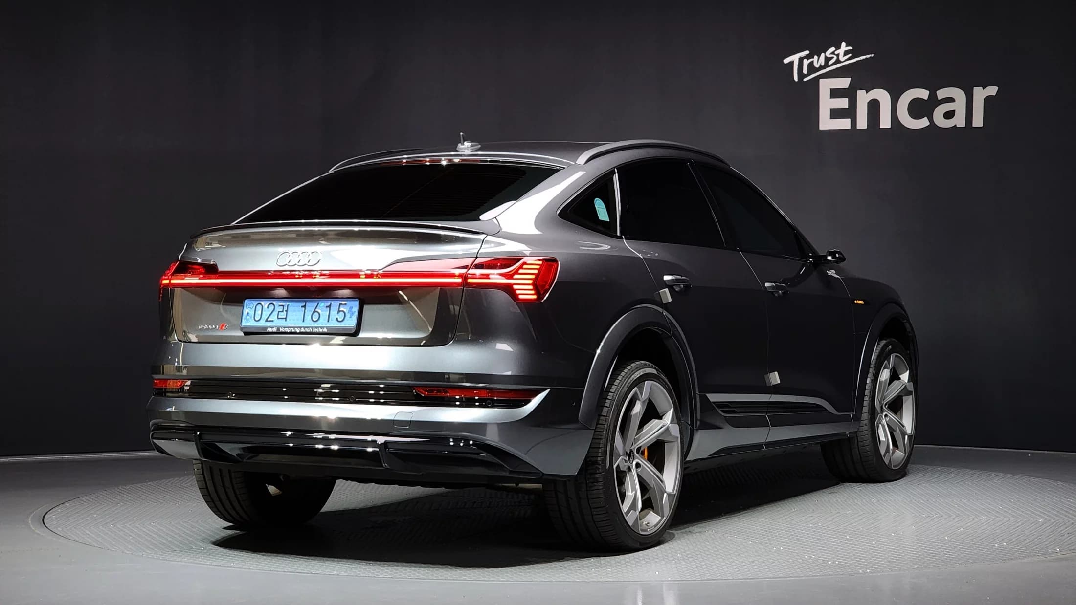 Audi e-tron S Sportback, электромобиль, 2023 г. 5184 км. — фото 2
