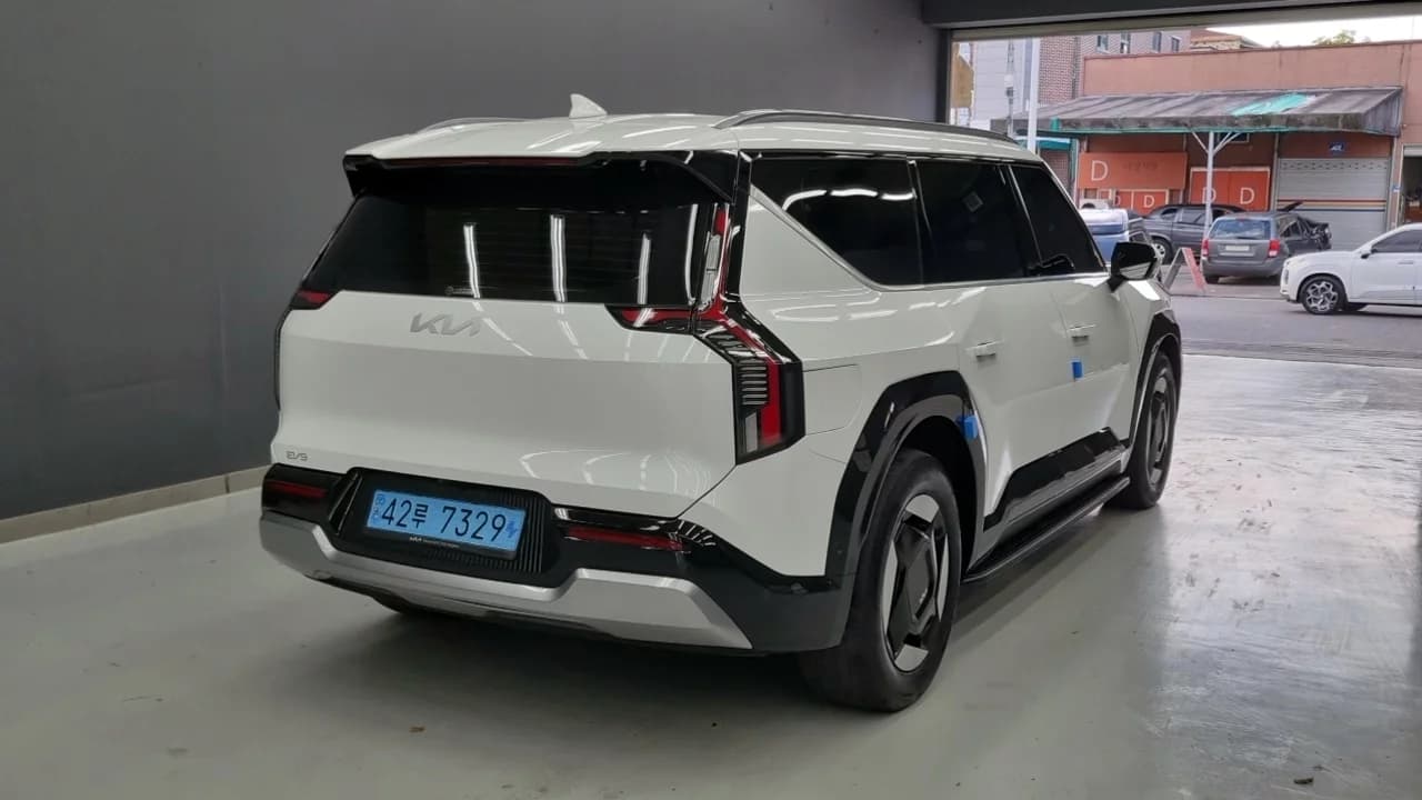 Kia EV9 Long Range 4WD Earth, электромобиль, 2023 г. 35133 км. — фото 2