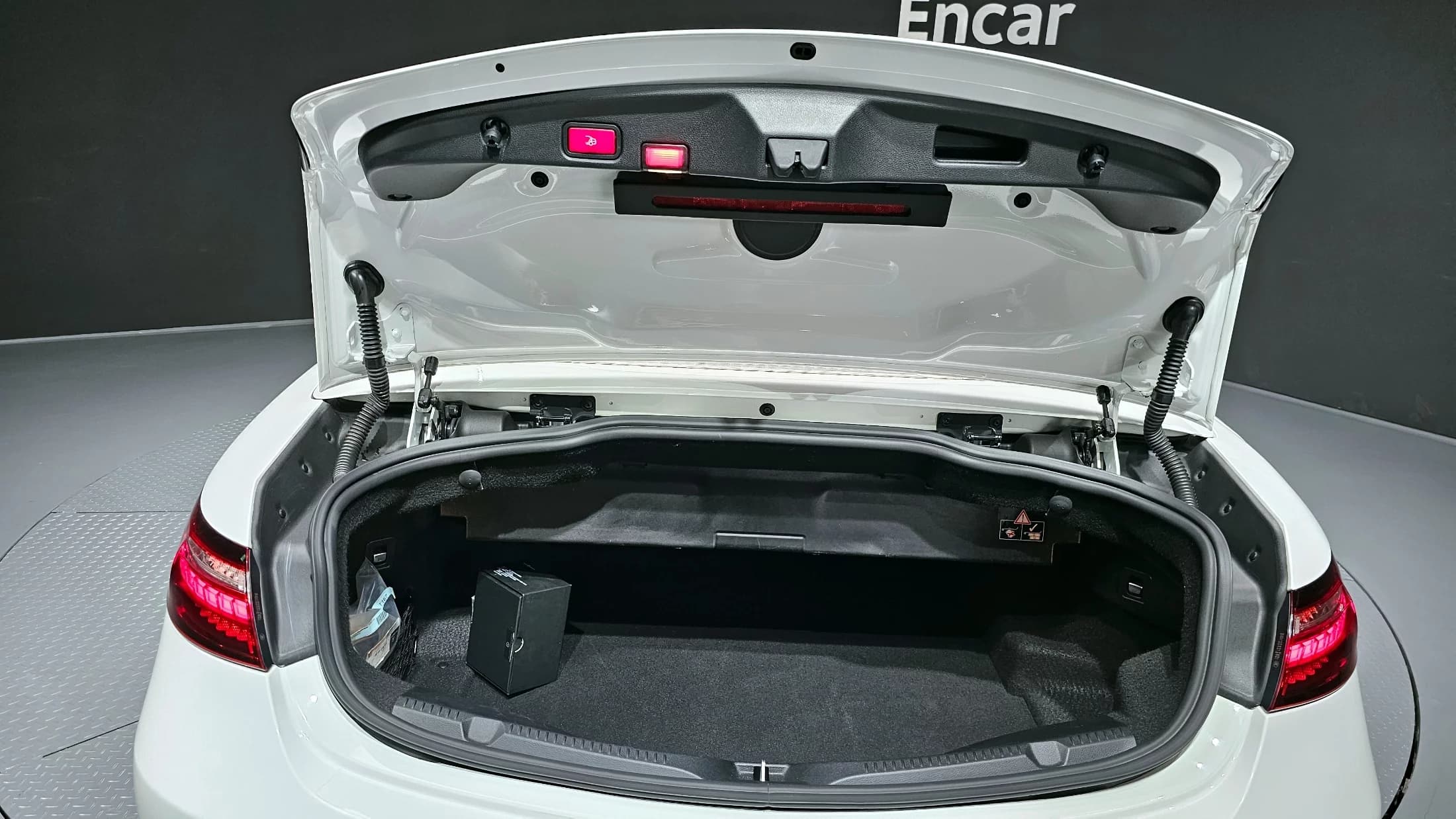 Mercedes-Benz E-Class E450 4MATIC Cabriolet, 2021 г. 46452 км. — фото 20