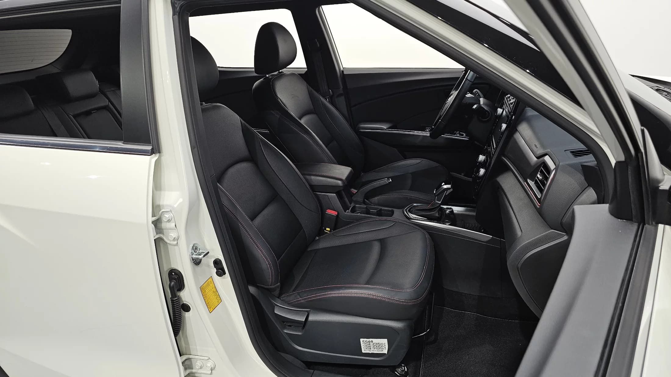 SsangYong TIBOLI Gasoline 1.5 2WD R-PLUS White, 2021 г. 63689 км. — фото 10