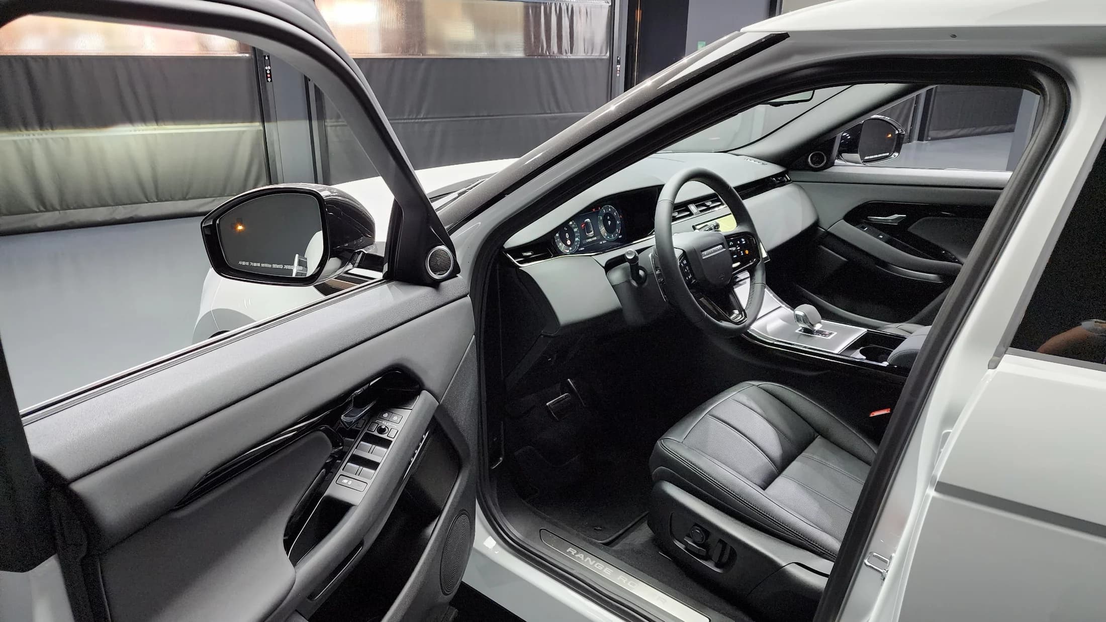 Land Rover RANGE ROVER EVOQUE P250 Dynamic SE, 2024 г. 730 км. — фото 10
