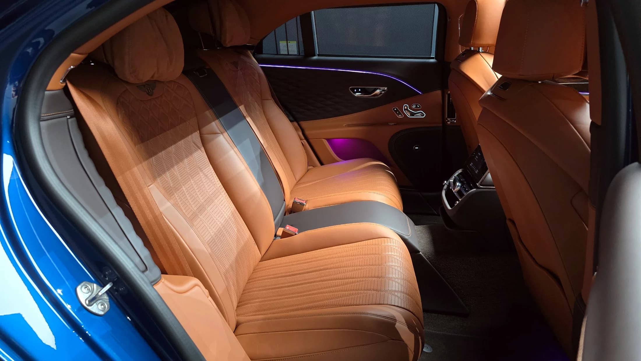 Bentley Flying Spur 4.0 Azure, 2023 г. 85384 км. — фото 12