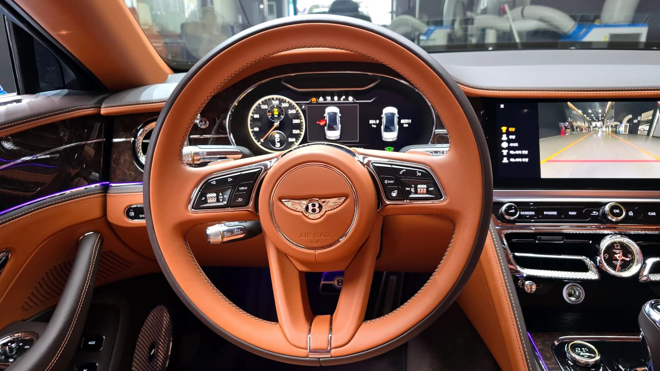 Bentley Flying Spur 4.0 Azure, 2023 г. 85384 км. — фото 13