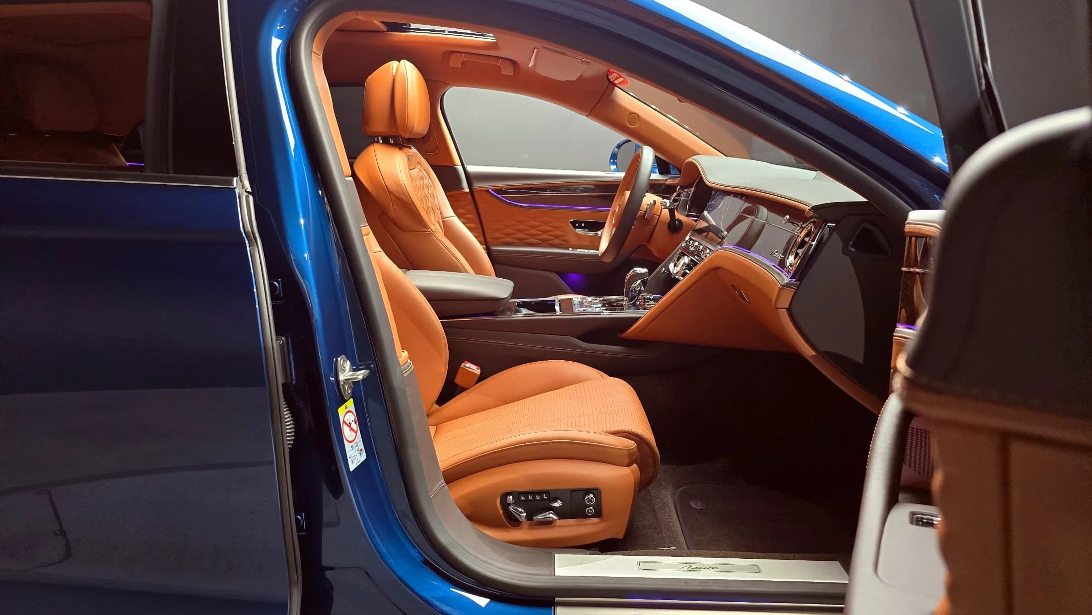 Bentley Flying Spur 4.0 Azure, 2023 г. 85384 км. — фото 10