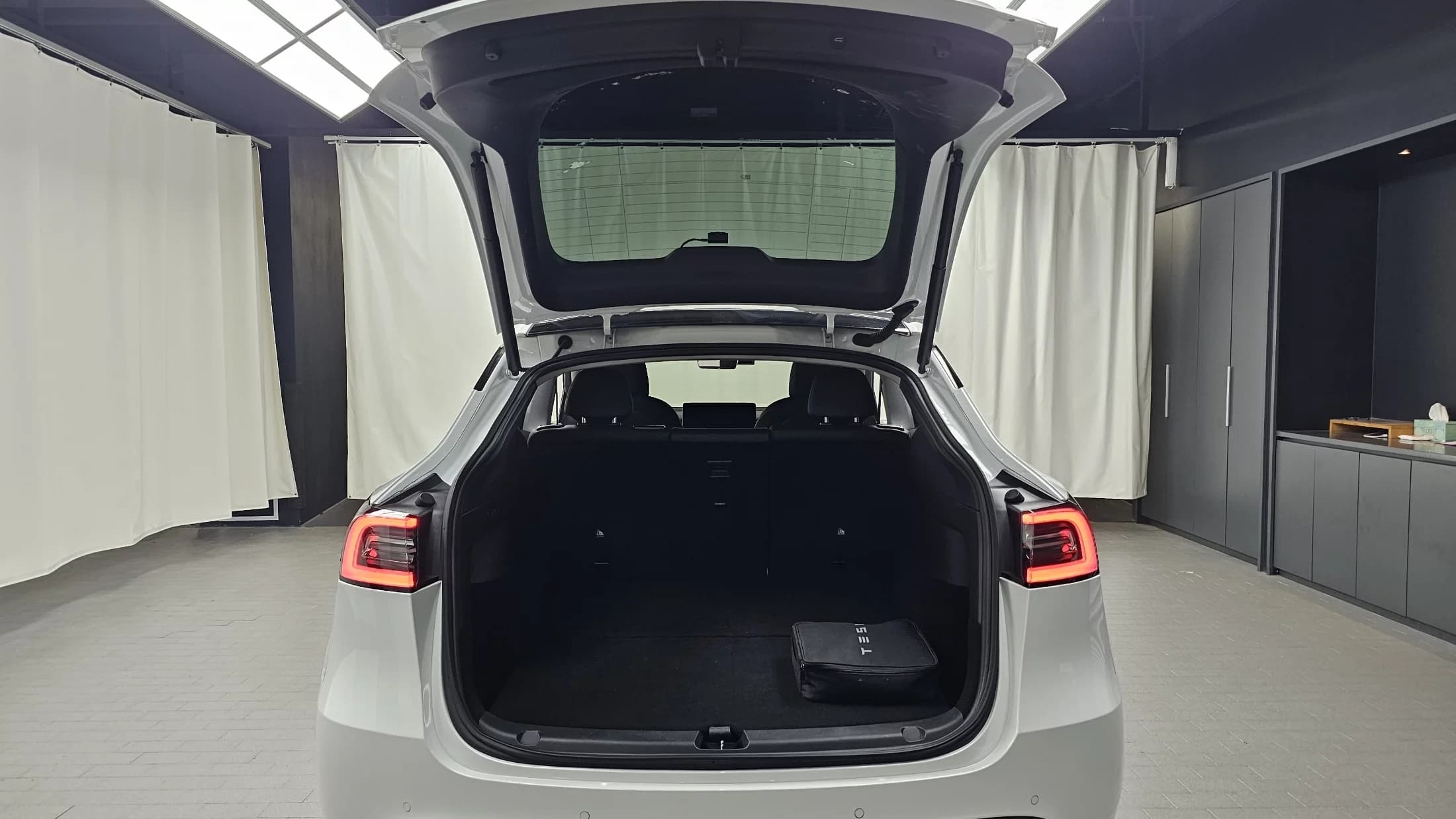 Tesla Model Y Long Range, электромобиль, 2021 г. 117754 км. — фото 20