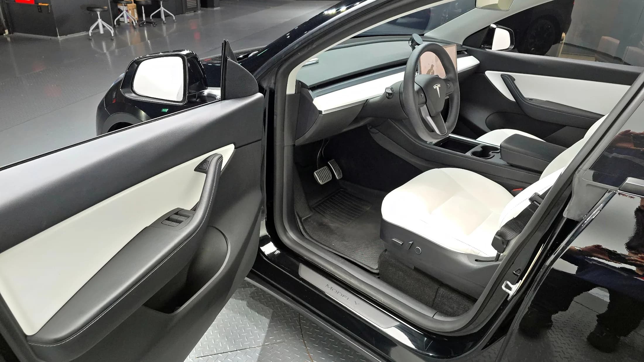 Tesla Model Y Long Range, электромобиль, 2022 г. 66431 км. — фото 10