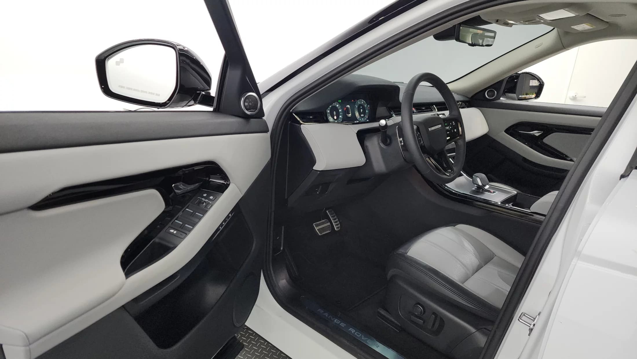 Land Rover RANGE ROVER EVOQUE P250 Dynamic SE, 2025 г. 2015 км. — фото 10