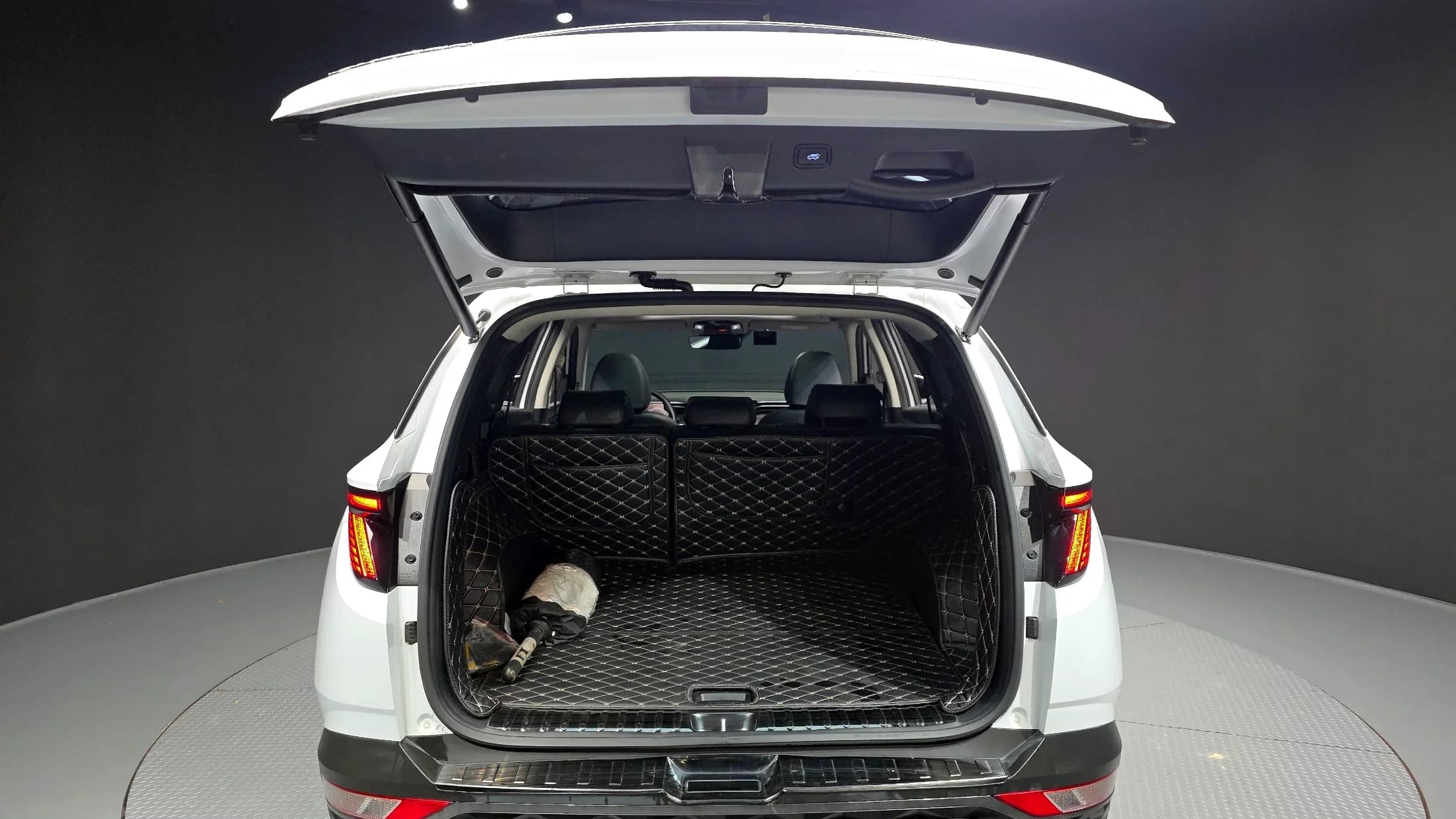 Hyundai Tucson Diesel 2.0 2WD Inspiration, 2023 г. 52180 км. — фото 20