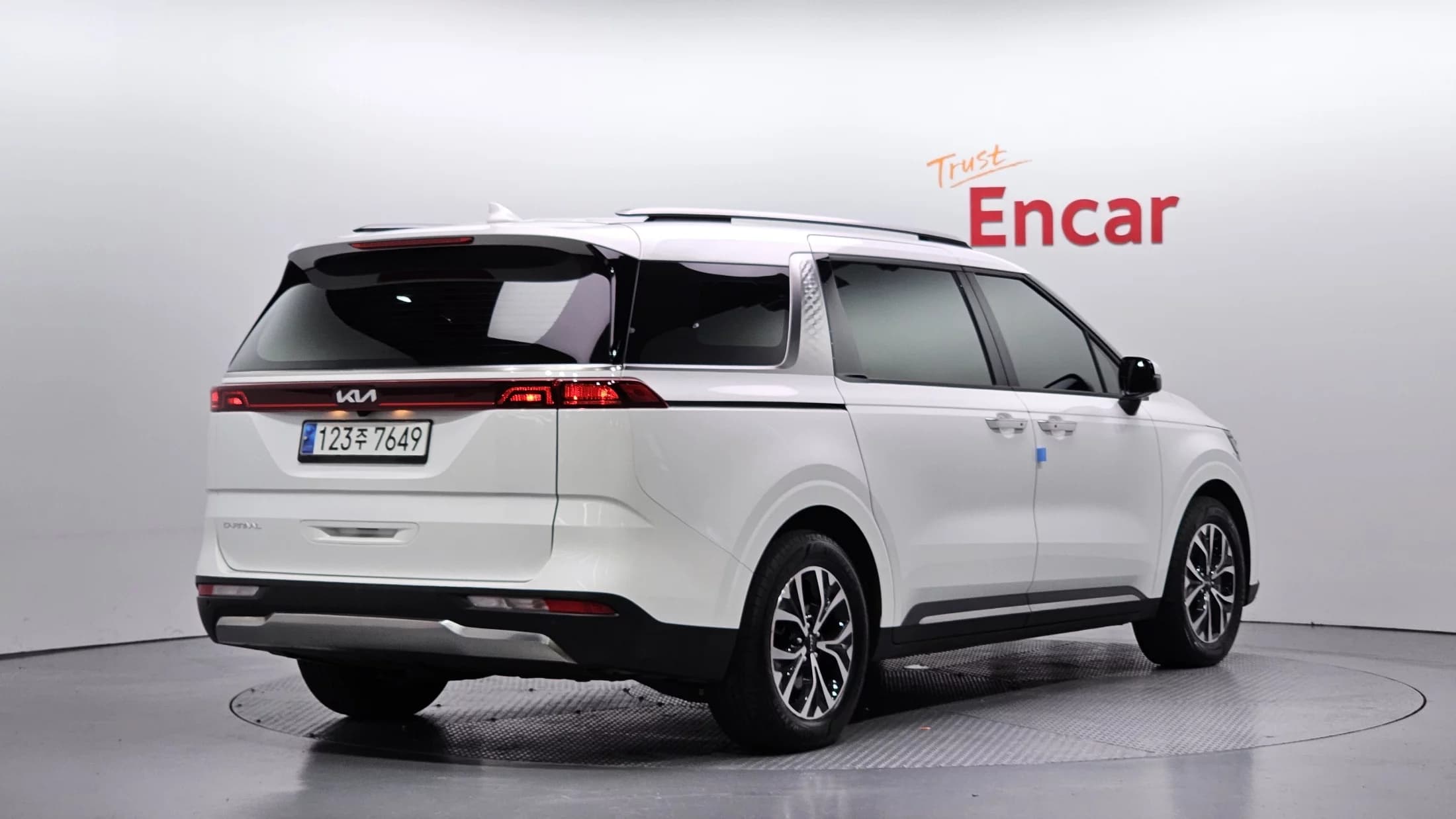 Kia Carnival 9-Seater Noblesse, 2023 г. 48026 км. — фото 2