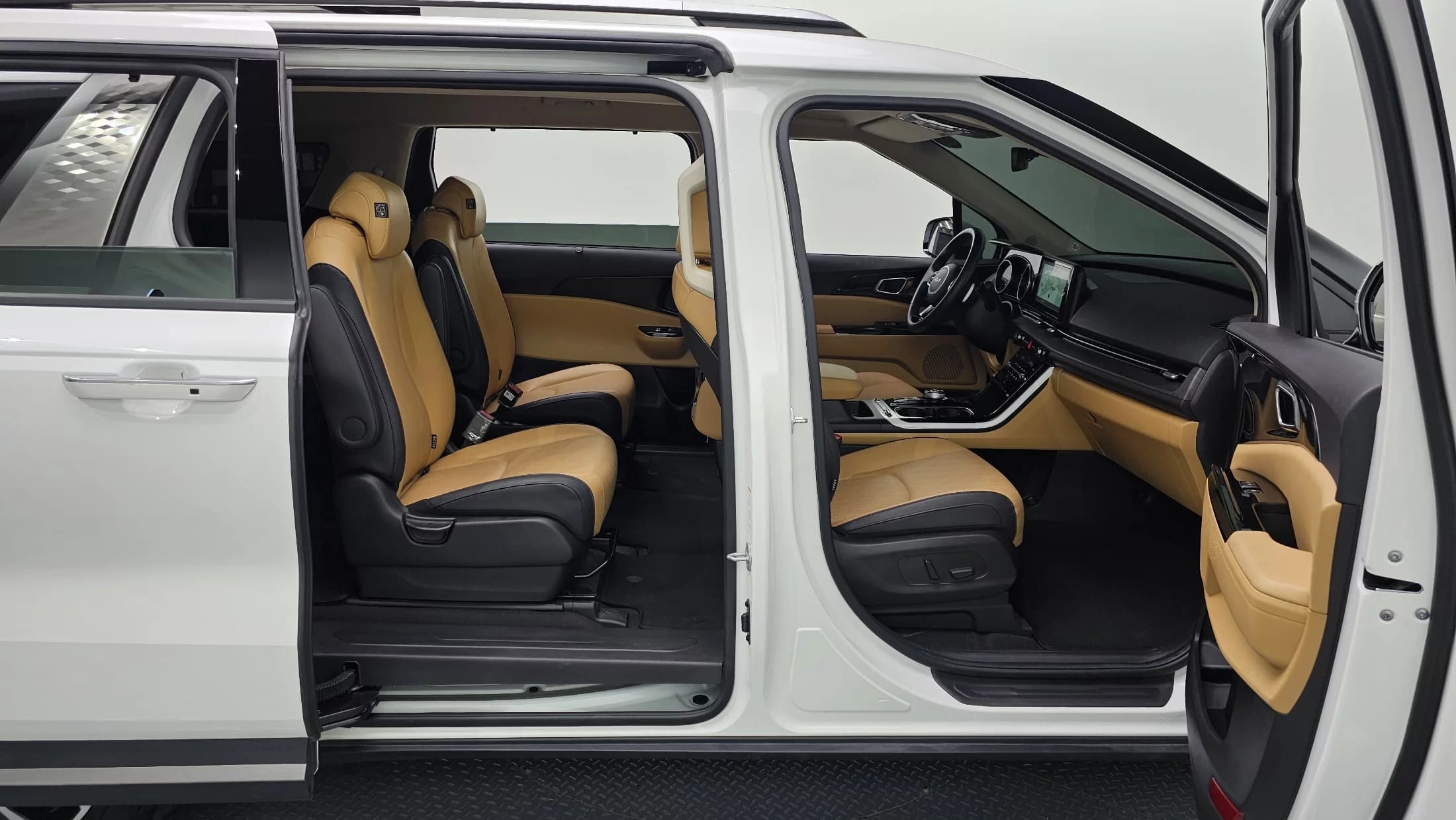 Kia Carnival 9-Seater Noblesse, 2023 г. 48026 км. — фото 11