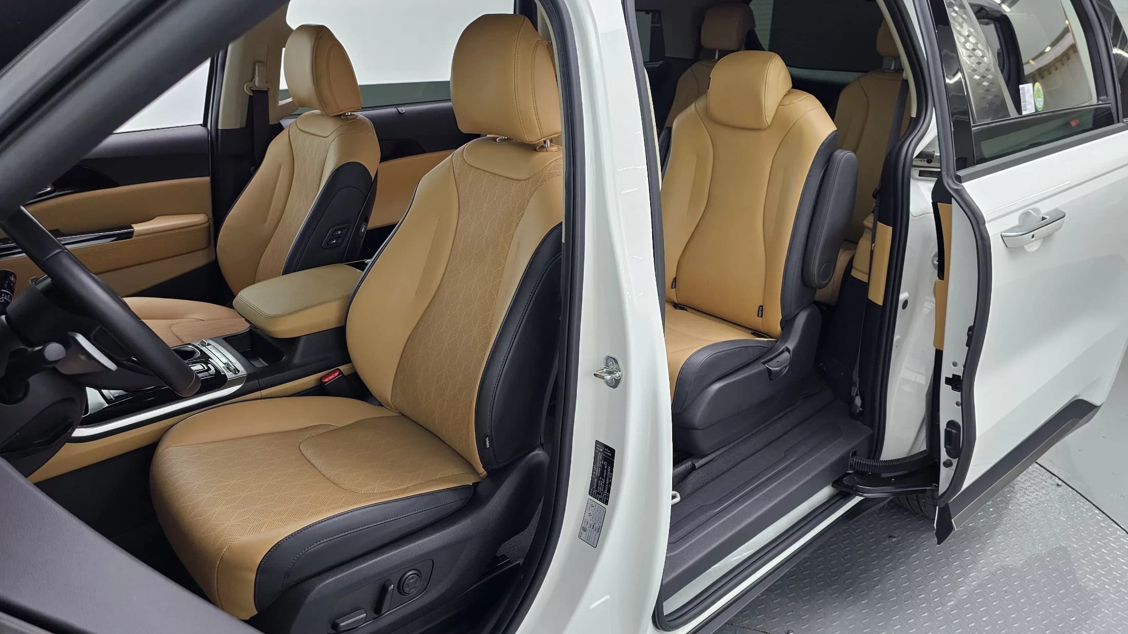 Kia Carnival 9-Seater Noblesse, 2023 г. 48026 км. — фото 12
