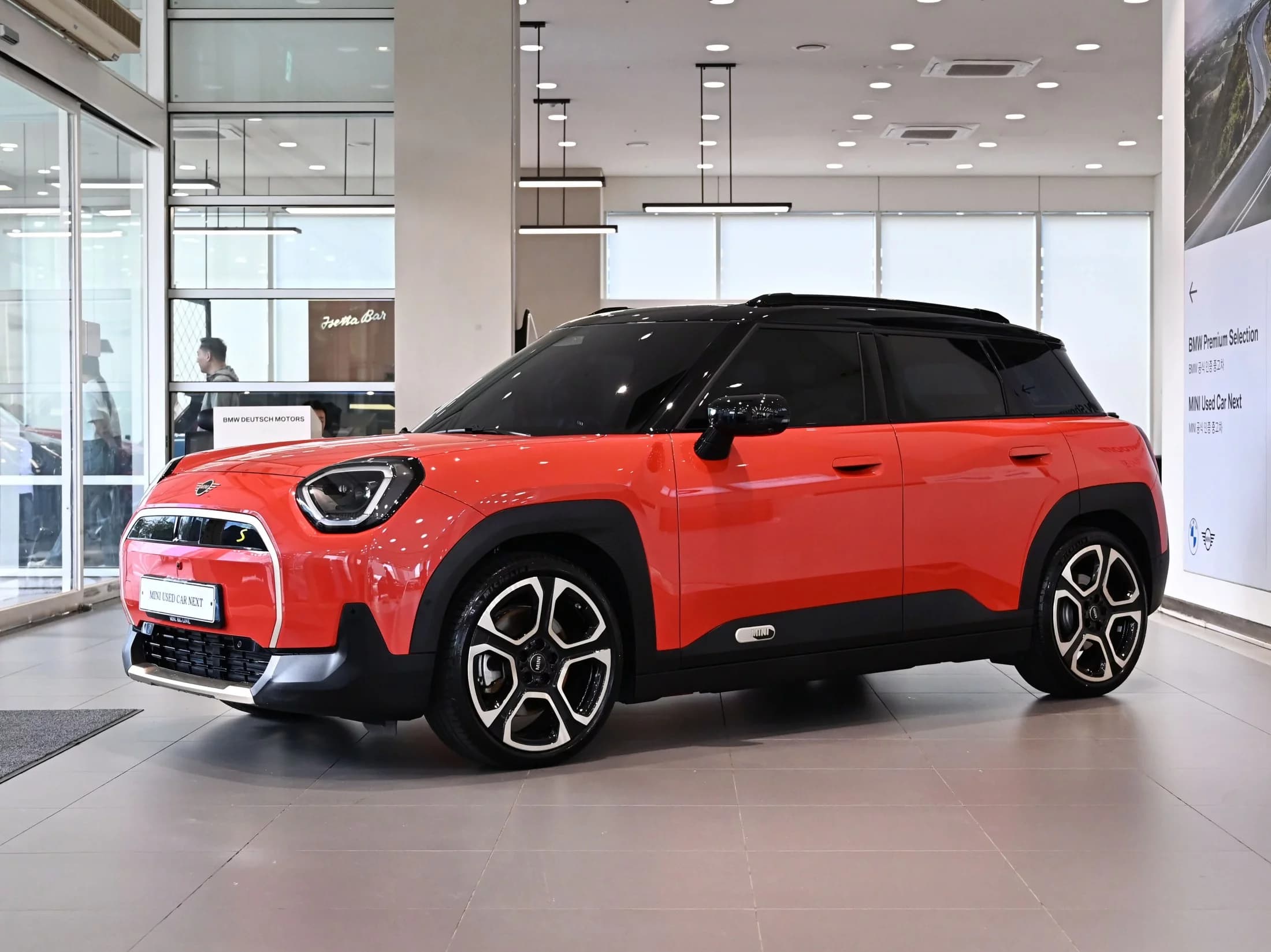MINI Aceman SE Favoured, электромобиль, 2025 г. 5175 км.