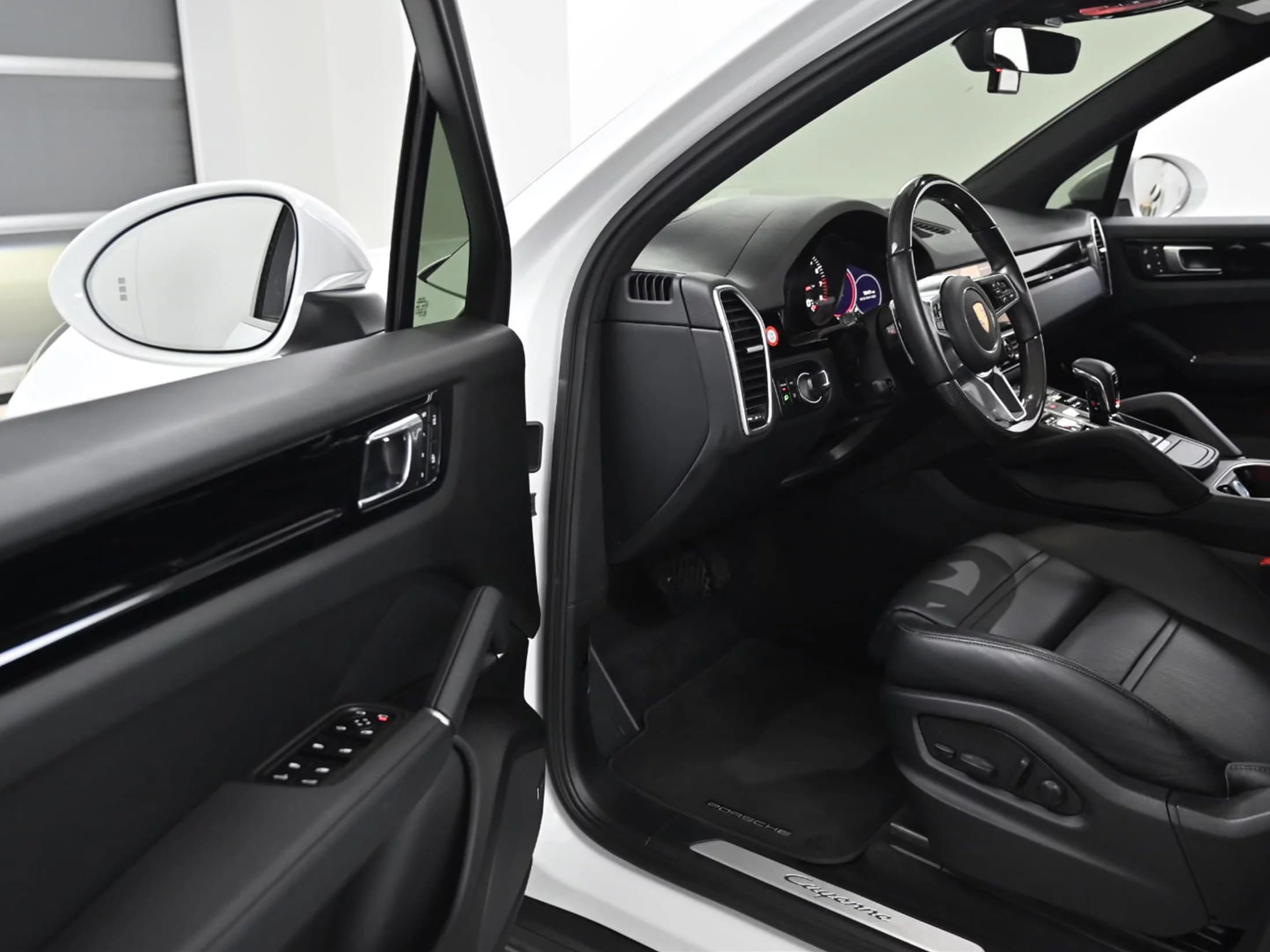 Porsche CAYENNE 3.0, 2023 г. 35665 км. — фото 11