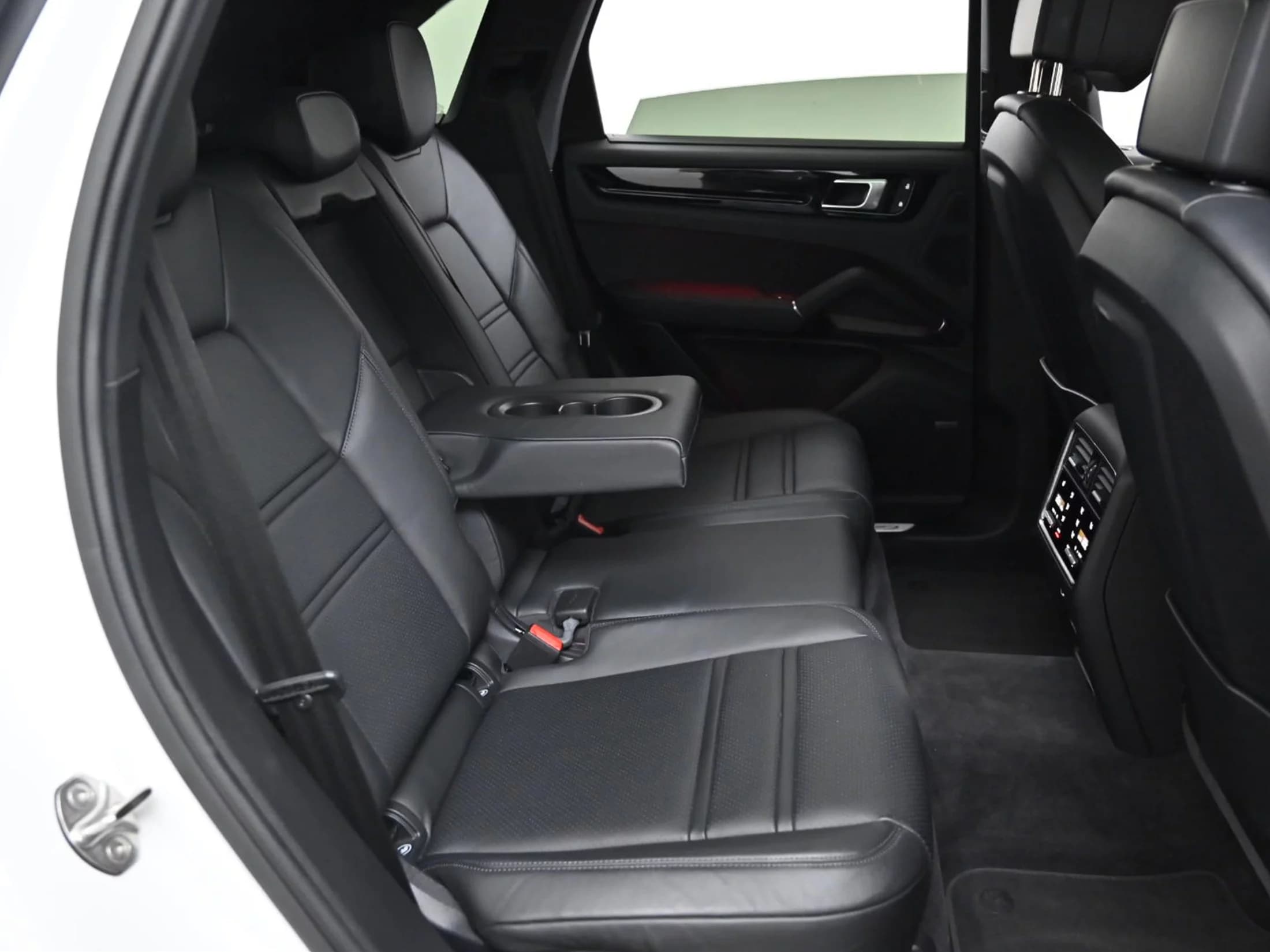 Porsche CAYENNE 3.0, 2023 г. 35665 км. — фото 12
