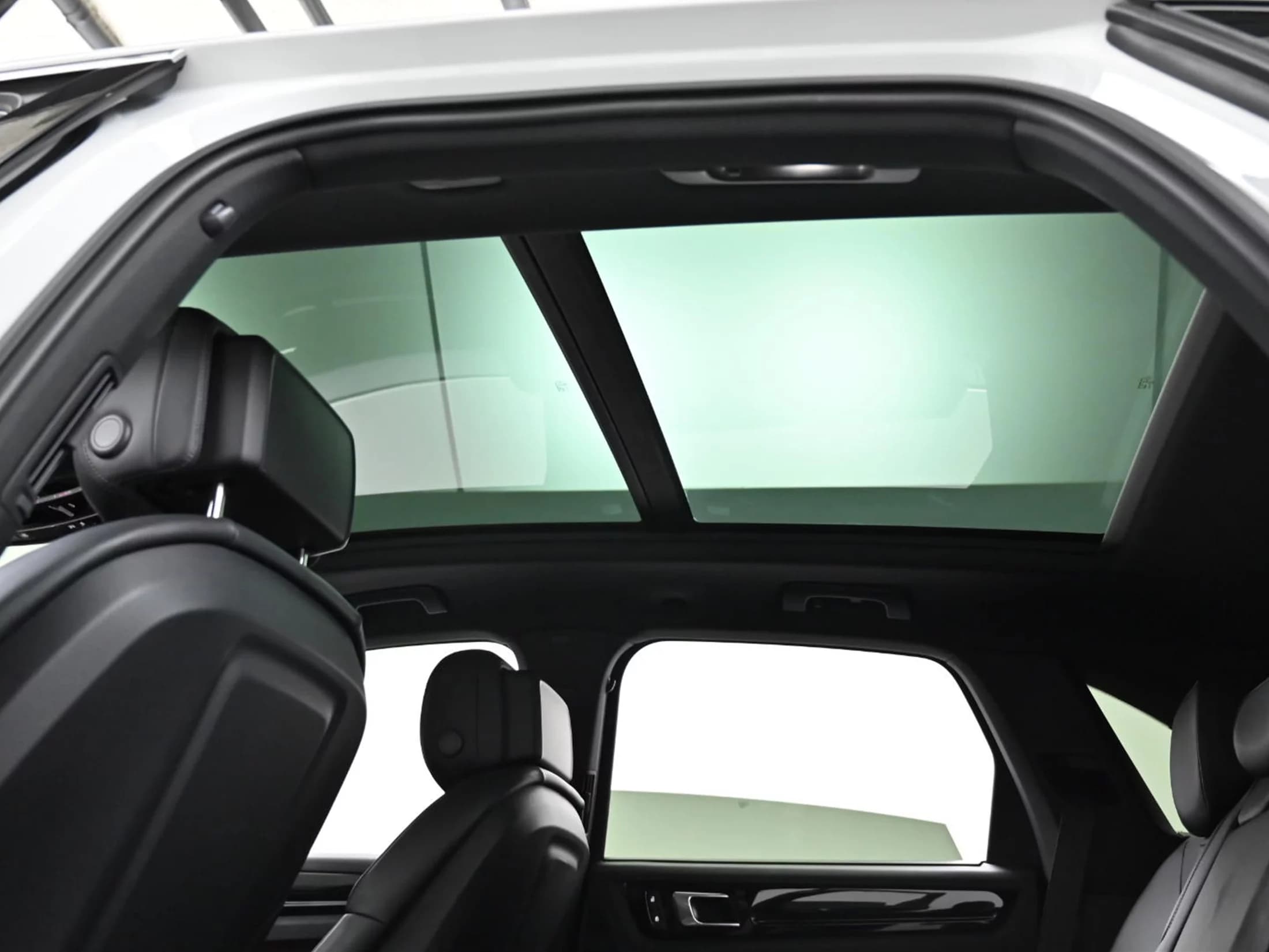 Porsche CAYENNE 3.0, 2023 г. 35665 км. — фото 19