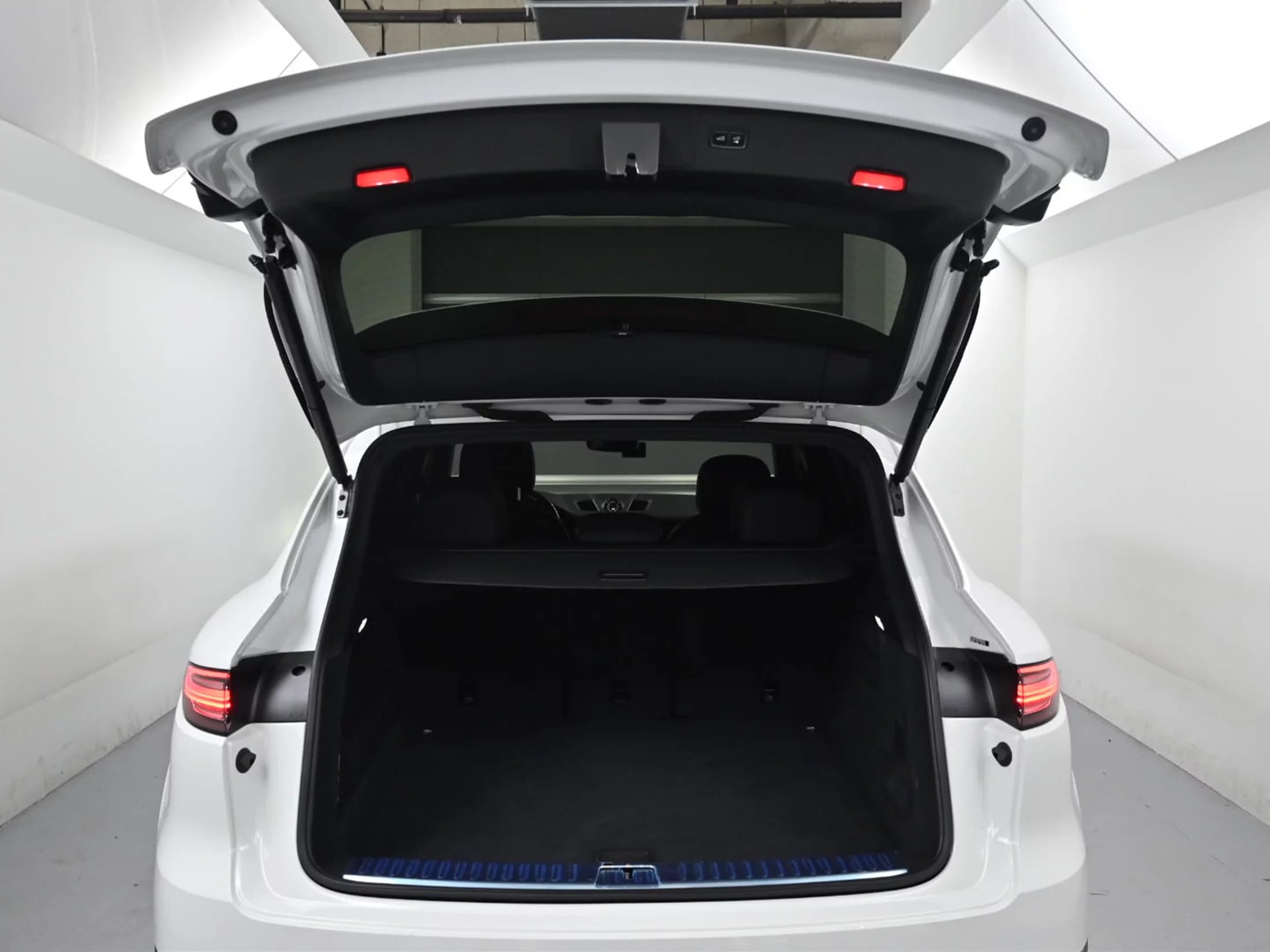 Porsche CAYENNE 3.0, 2023 г. 35665 км. — фото 20