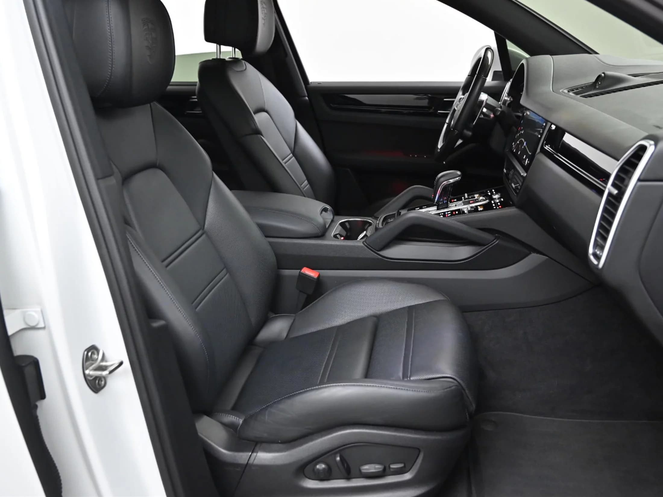 Porsche CAYENNE 3.0, 2023 г. 35665 км. — фото 10