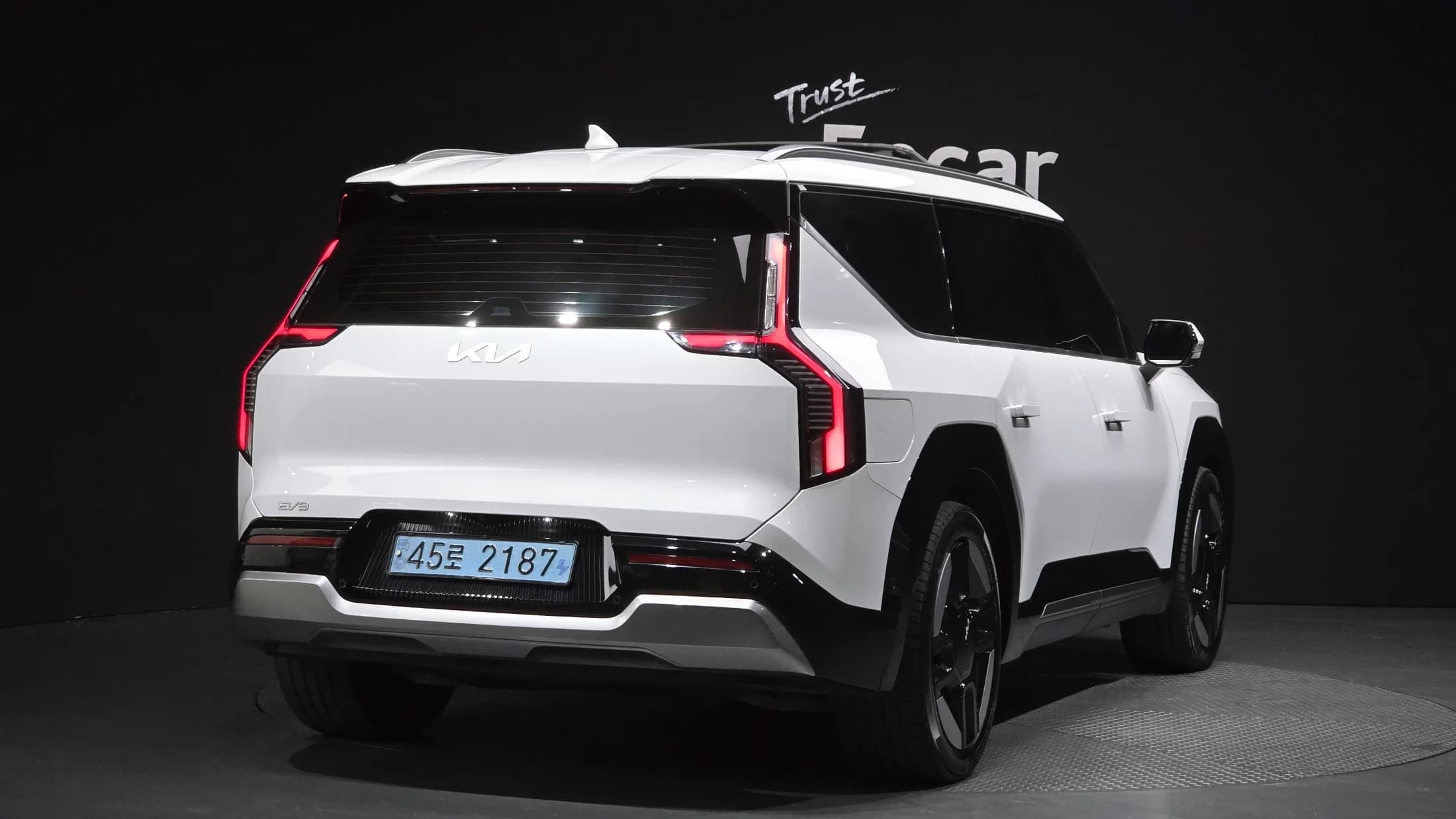 Kia EV9 Long Range 4WD Earth, электромобиль, 2023 г. 38475 км. — фото 2