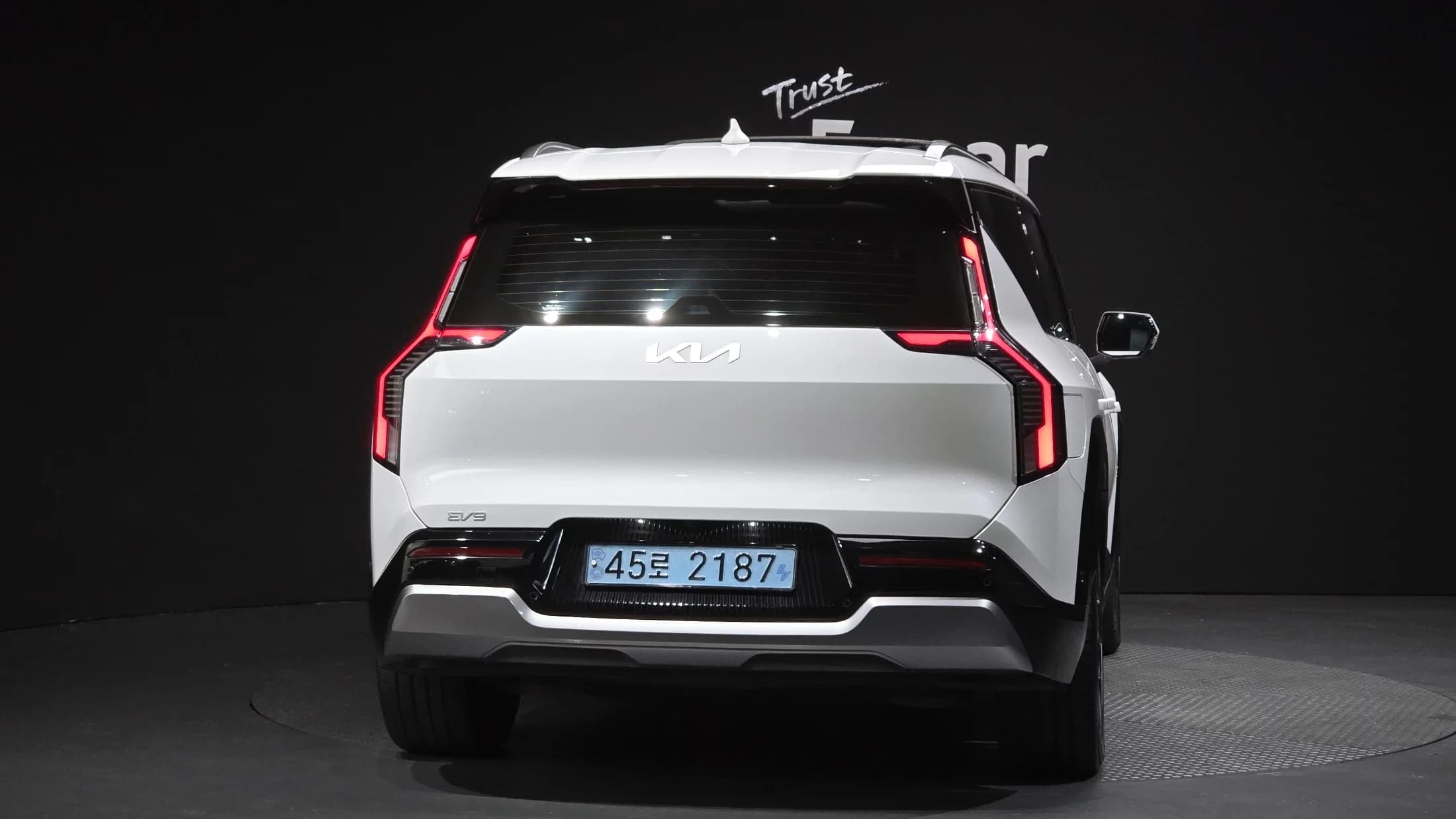 Kia EV9 Long Range 4WD Earth, электромобиль, 2023 г. 38475 км. — фото 4