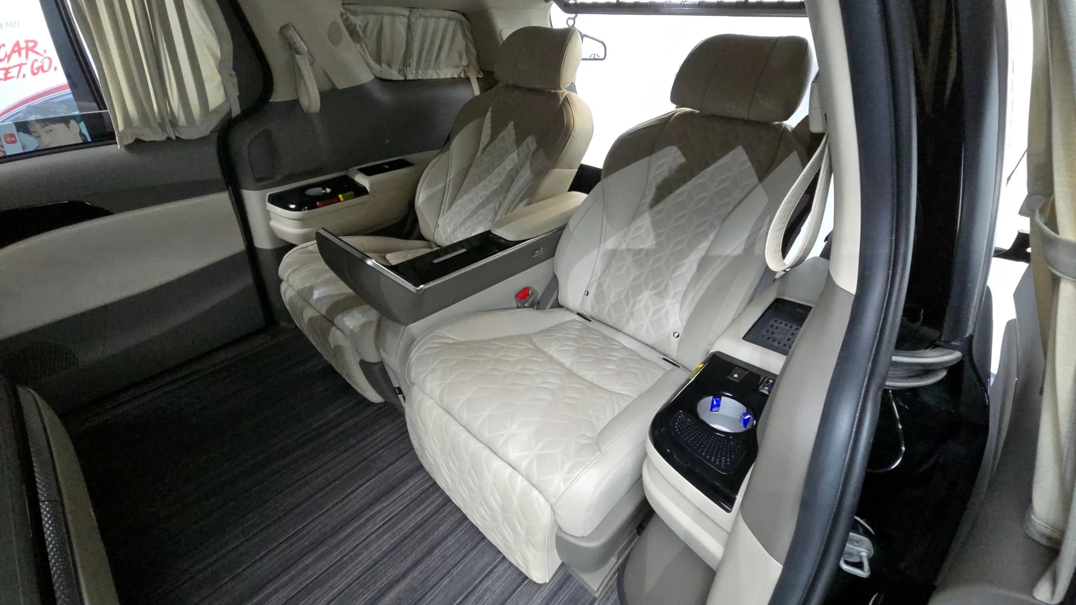 Kia Carnival Gasoline 4-Seater Hi-Limousine Signature, 2021 г. 79262 км. — фото 12