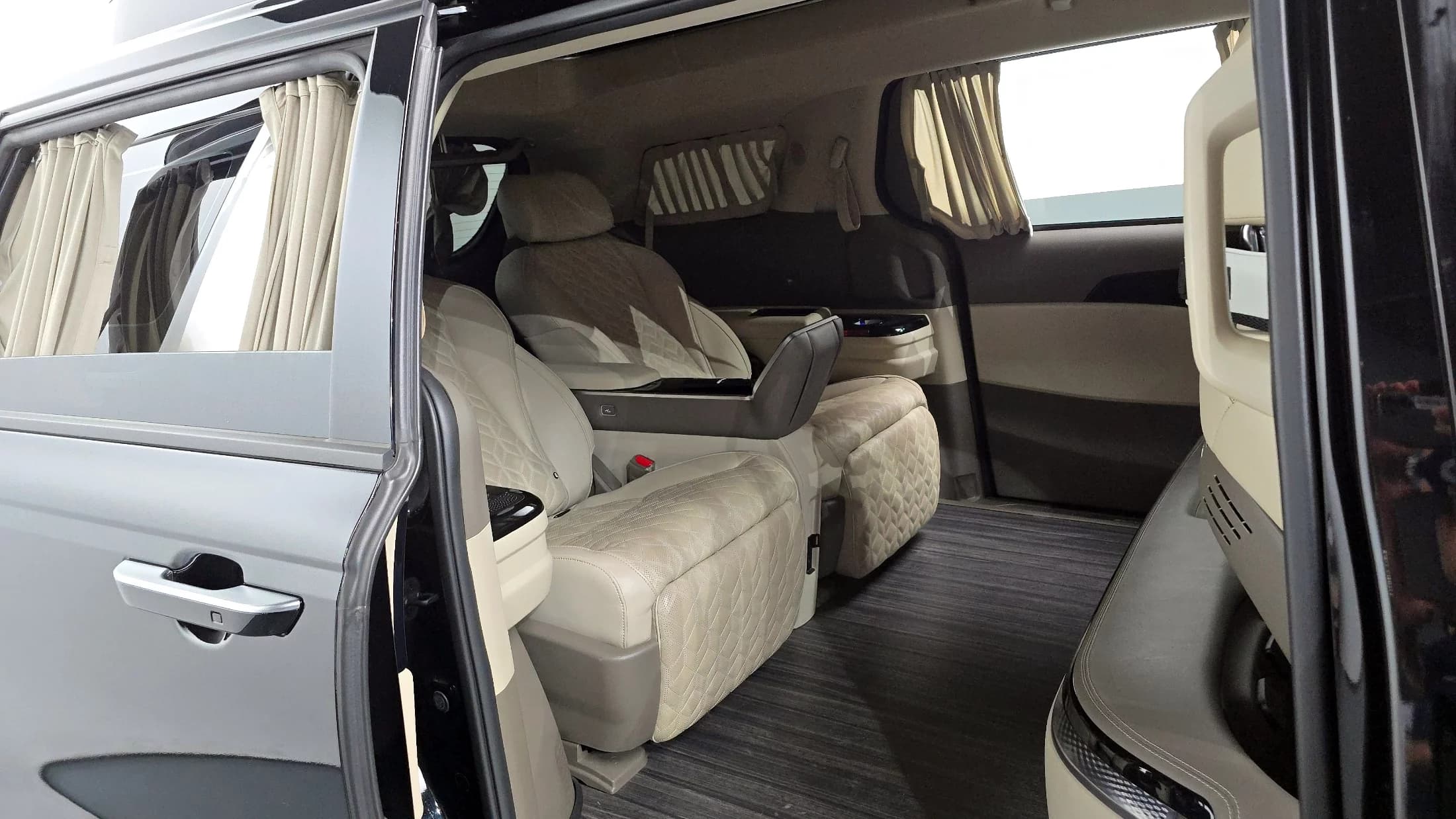Kia Carnival Gasoline 4-Seater Hi-Limousine Signature, 2021 г. 79262 км. — фото 13