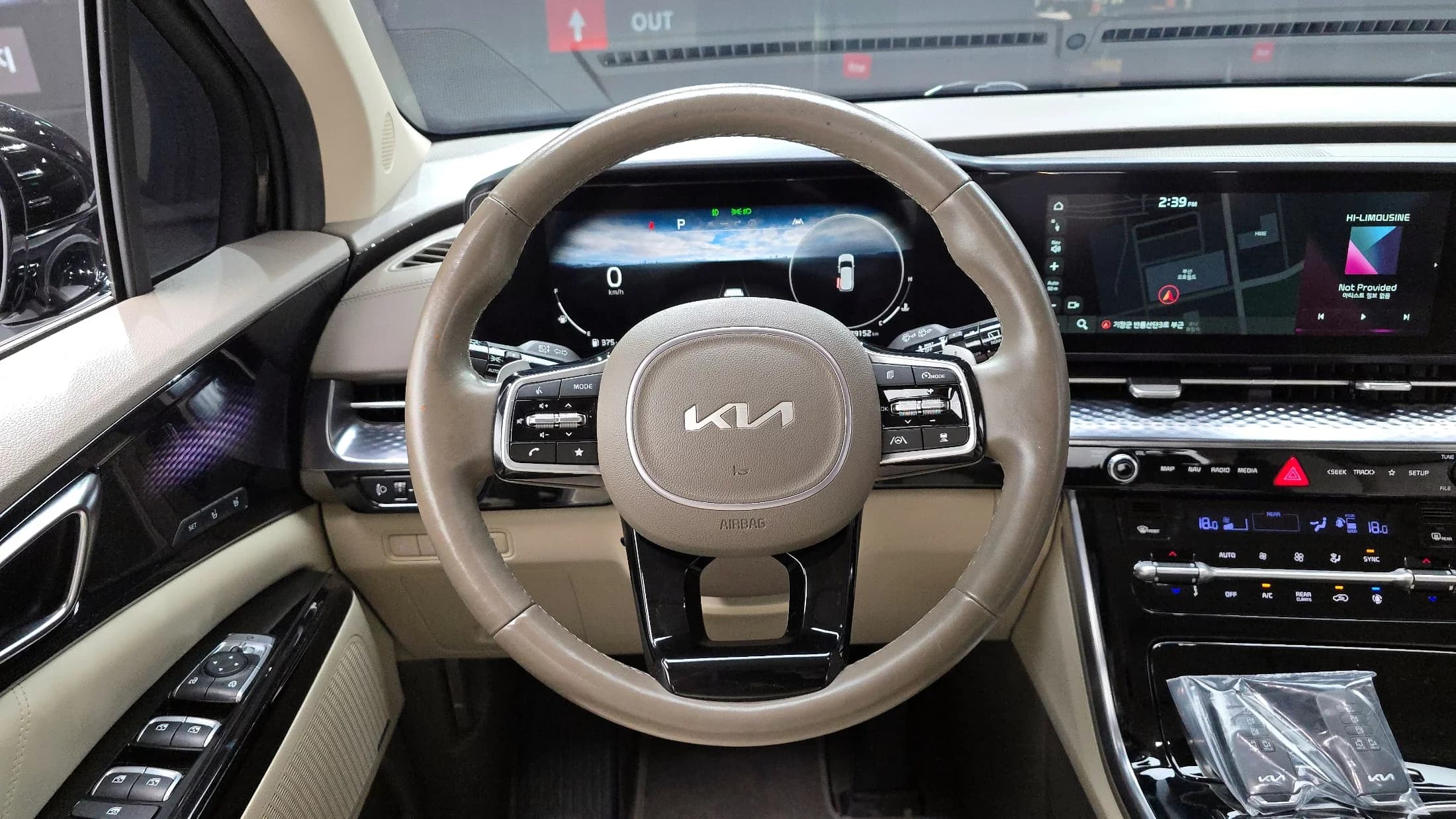 Kia Carnival Gasoline 4-Seater Hi-Limousine Signature, 2021 г. 79262 км. — фото 14