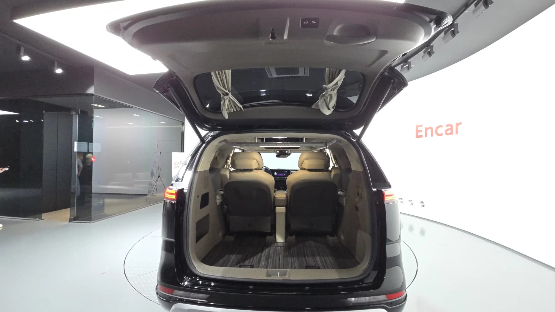 Kia Carnival Gasoline 4-Seater Hi-Limousine Signature, 2021 г. 79262 км. — фото 20