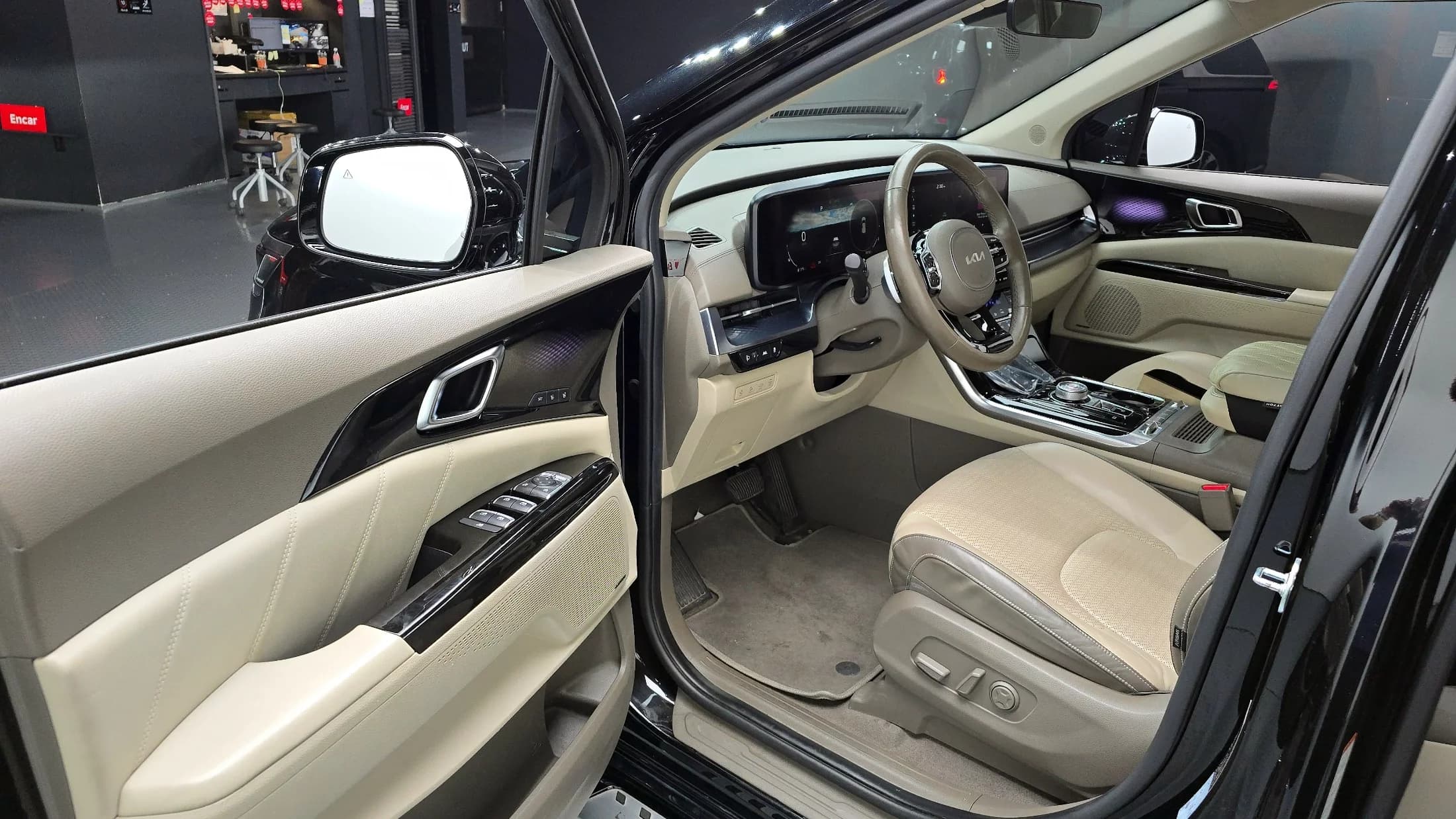 Kia Carnival Gasoline 4-Seater Hi-Limousine Signature, 2021 г. 79262 км. — фото 10