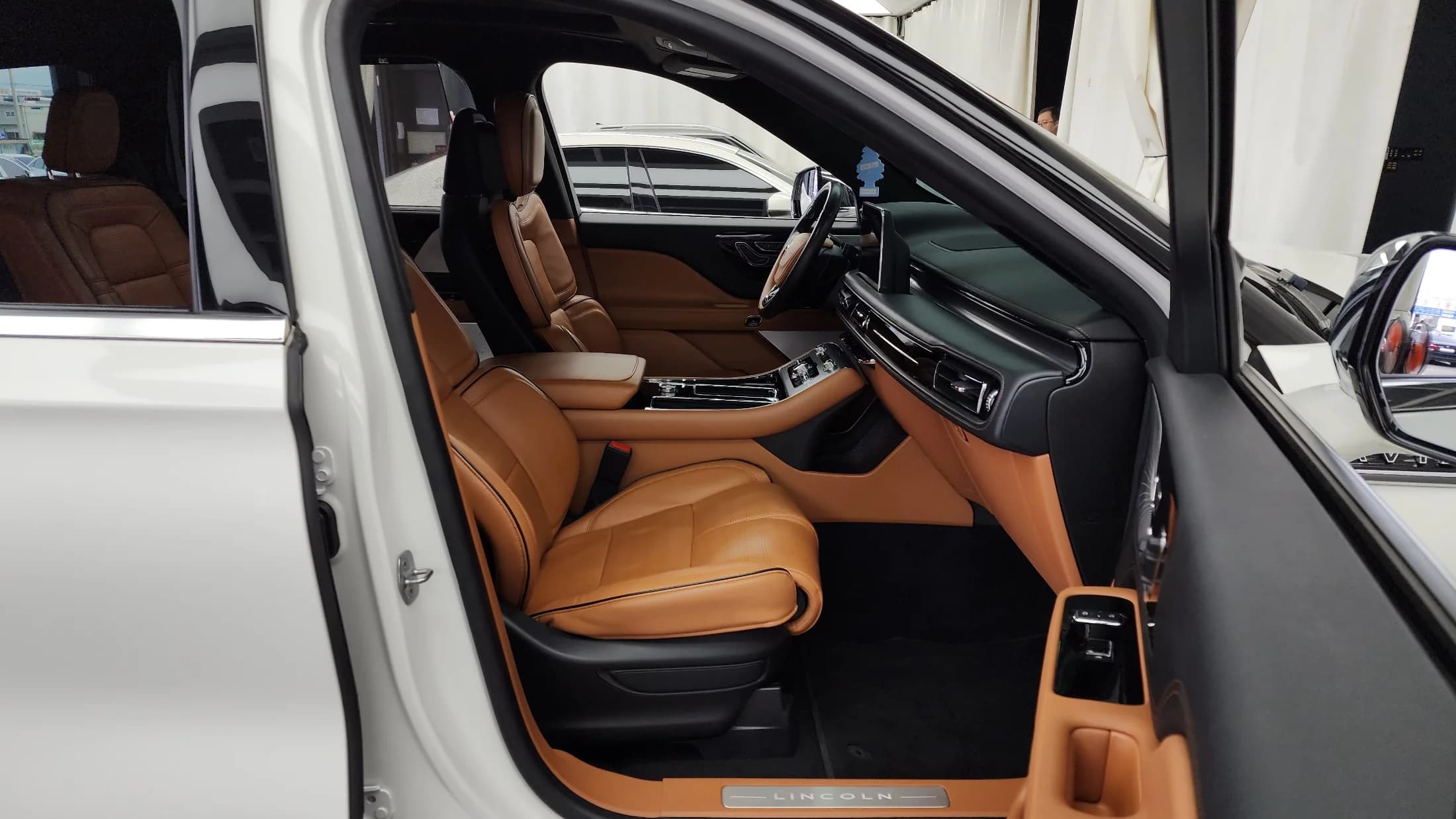 Lincoln AVIATOR 3.0 Black Label AWD, 2022 г. 73791 км. — фото 11