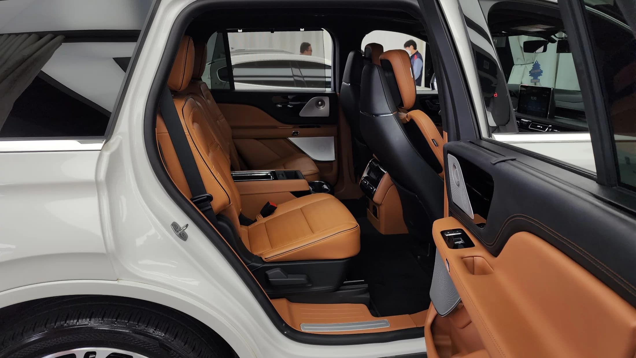 Lincoln AVIATOR 3.0 Black Label AWD, 2022 г. 73791 км. — фото 12