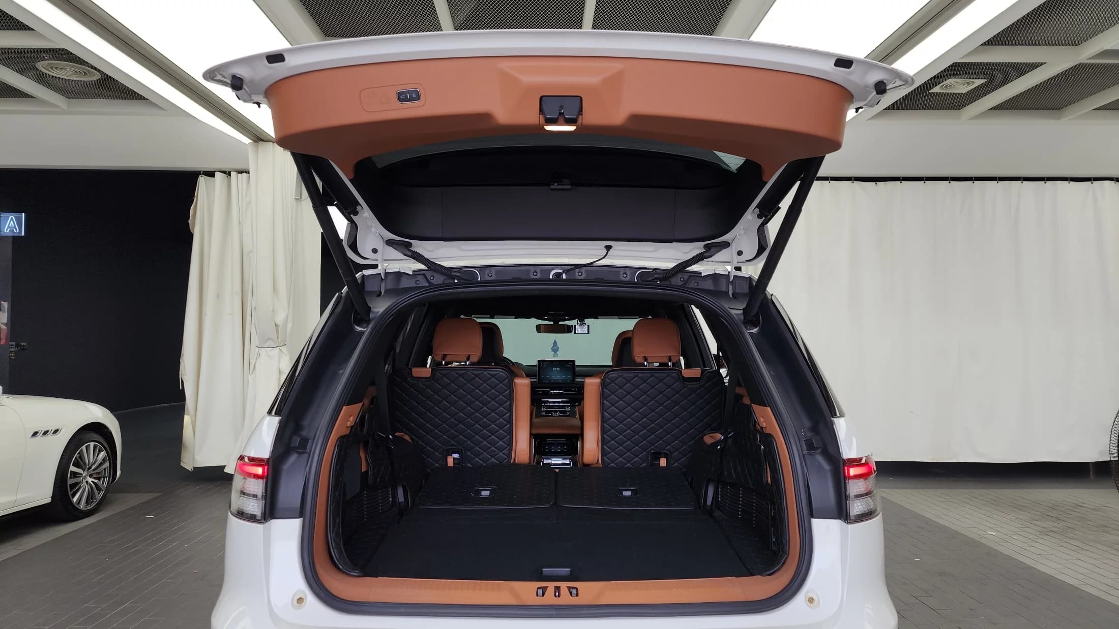 Lincoln AVIATOR 3.0 Black Label AWD, 2022 г. 73791 км. — фото 20