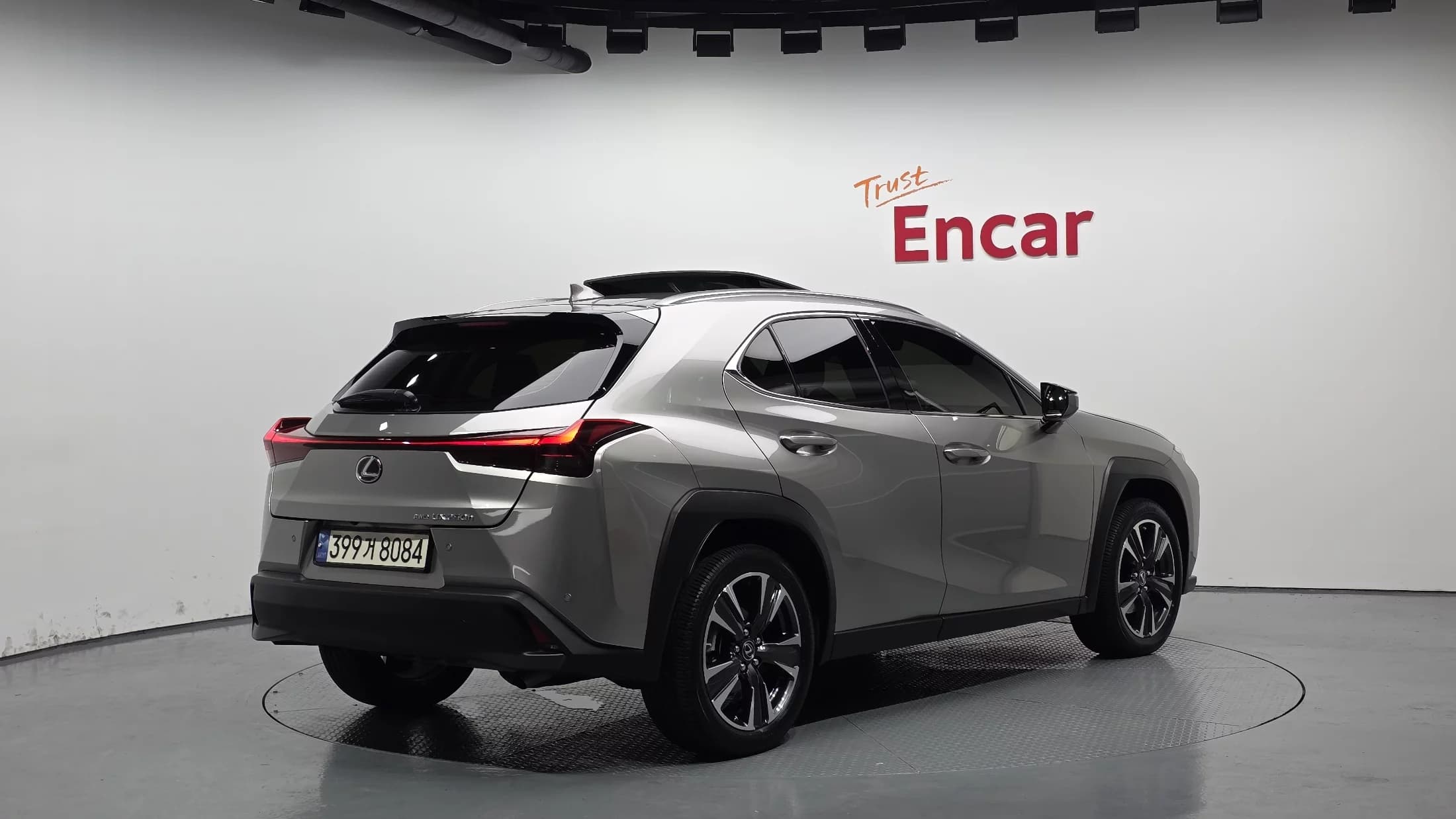 Lexus UX 2.0 AWD, гибрид, 2023 г. 12976 км. — фото 2