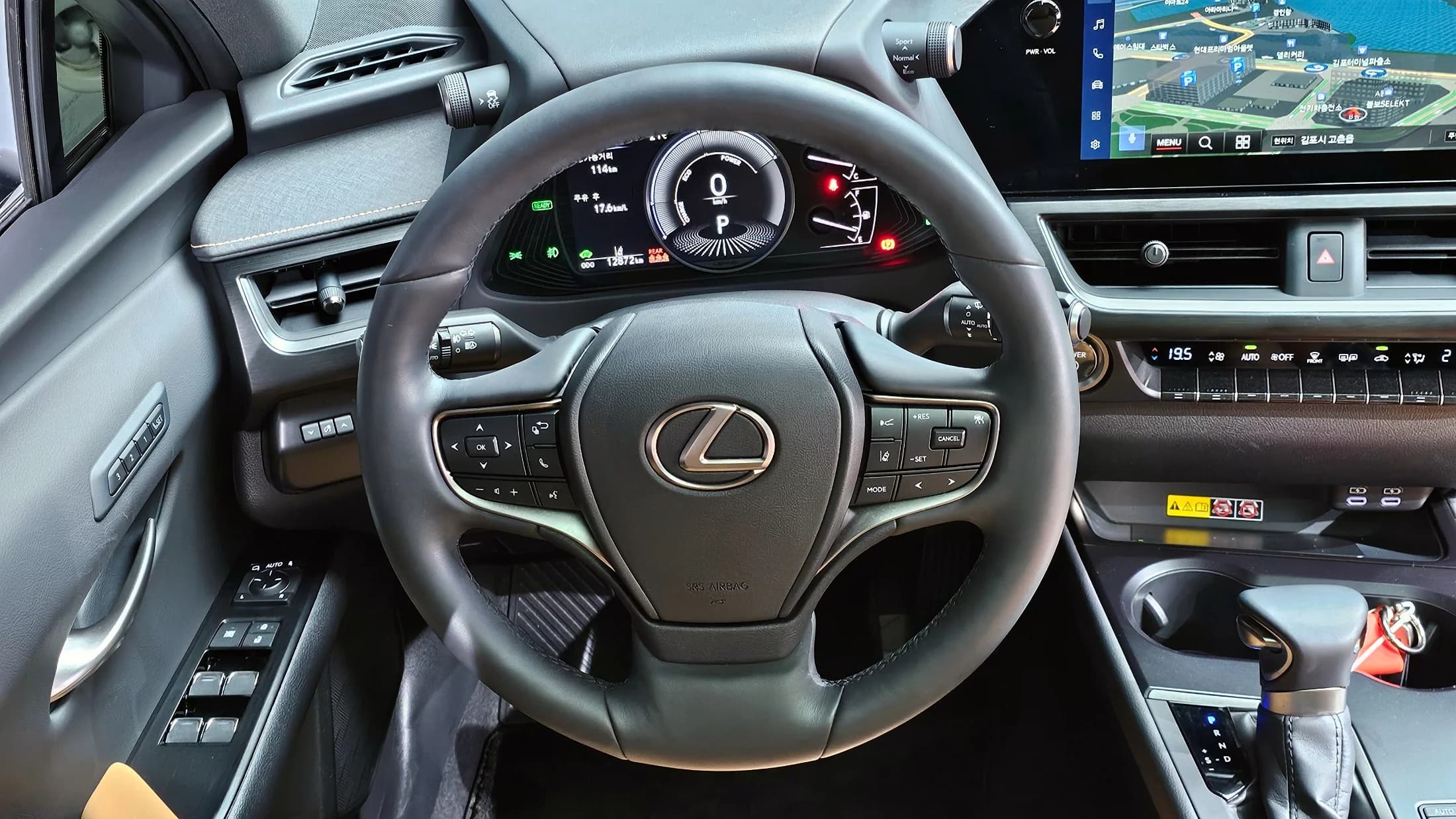 Lexus UX 2.0 AWD, гибрид, 2023 г. 12976 км. — фото 15