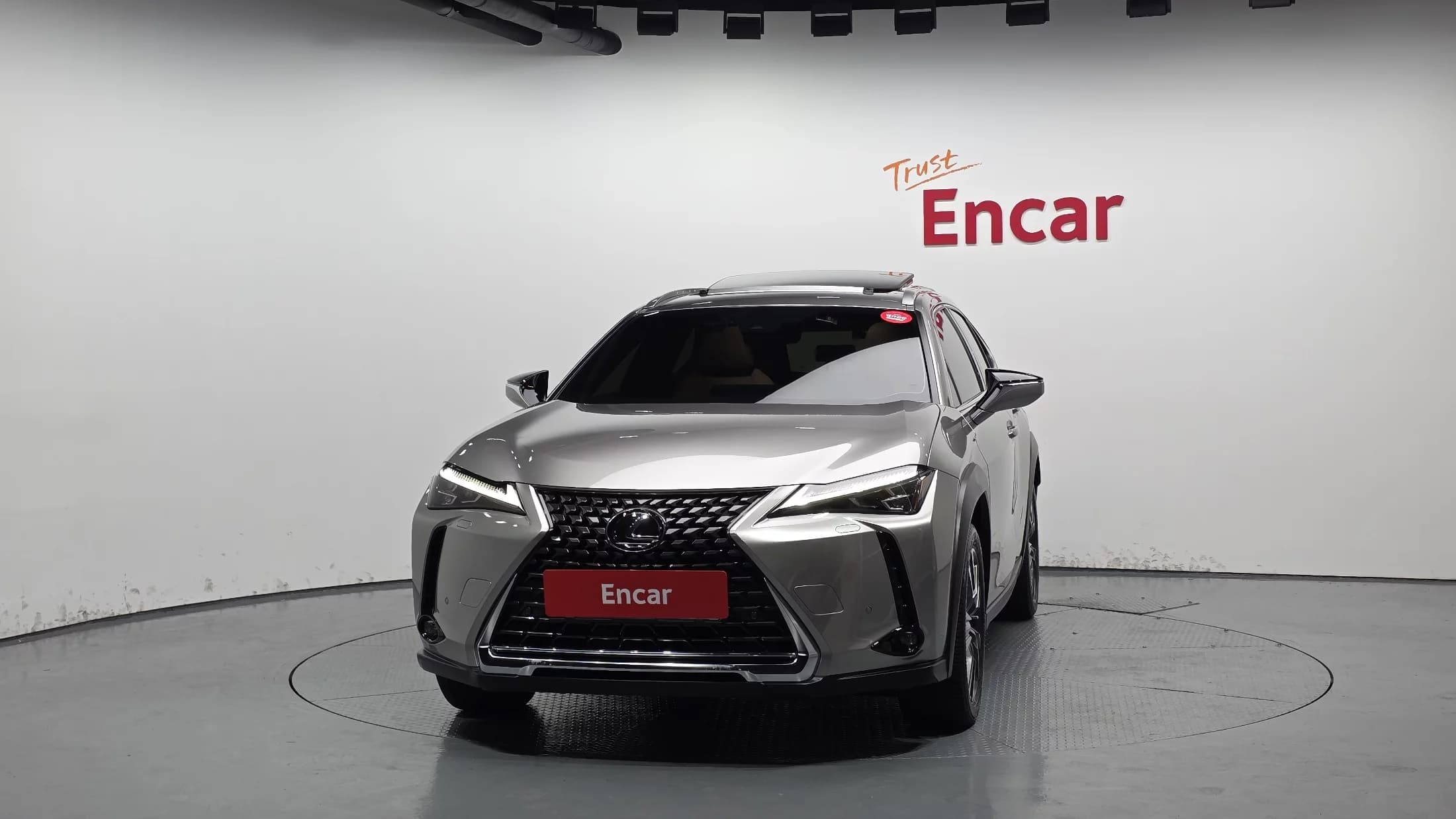 Lexus UX 2.0 AWD, гибрид, 2023 г. 12976 км. — фото 3