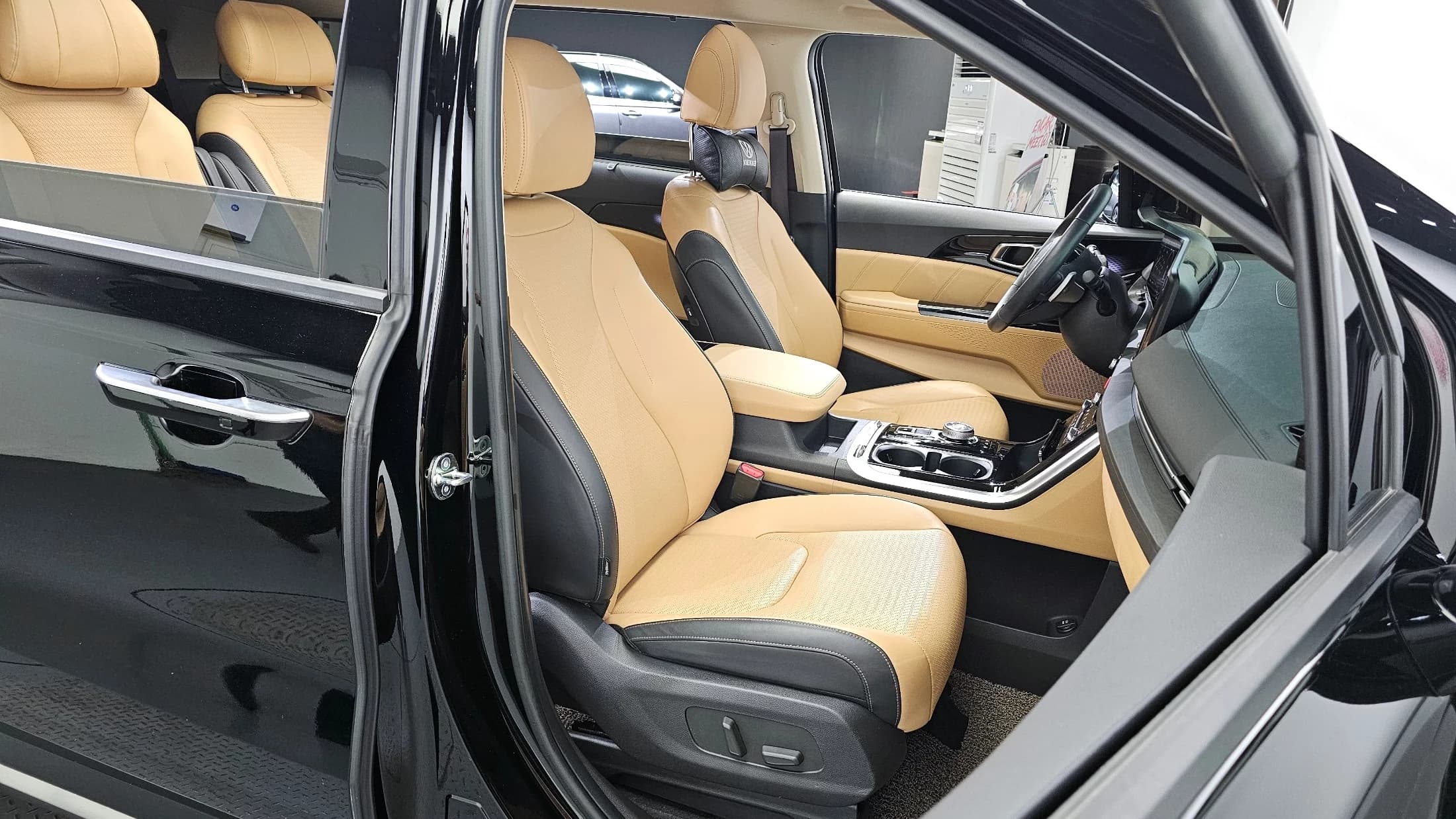 Kia Carnival 7-Seater Signature, 2023 г. 79803 км. — фото 12