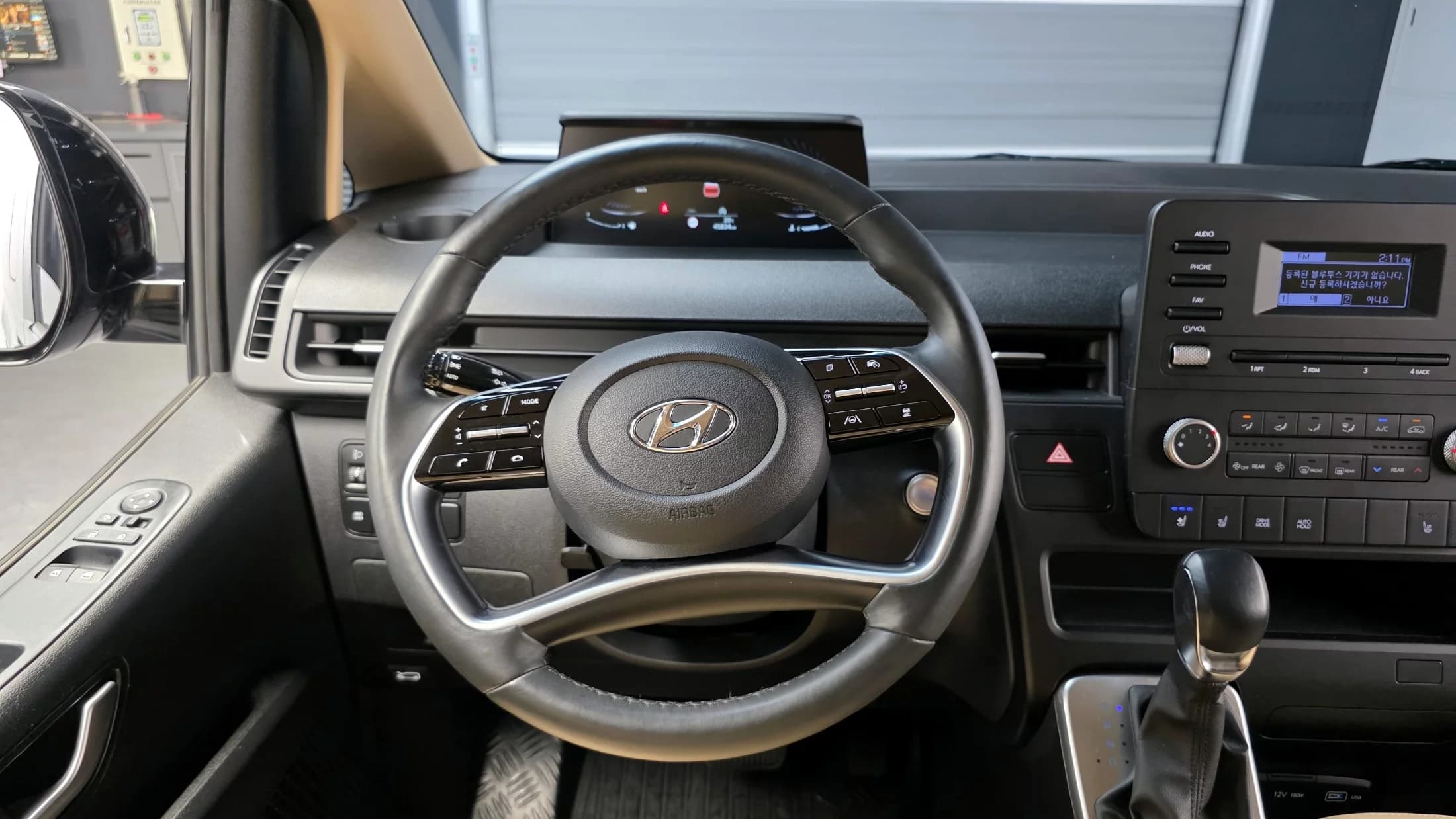 Hyundai Staria 4WD Tourer 11-Seater Modern, 2021 г. 45922 км. — фото 13