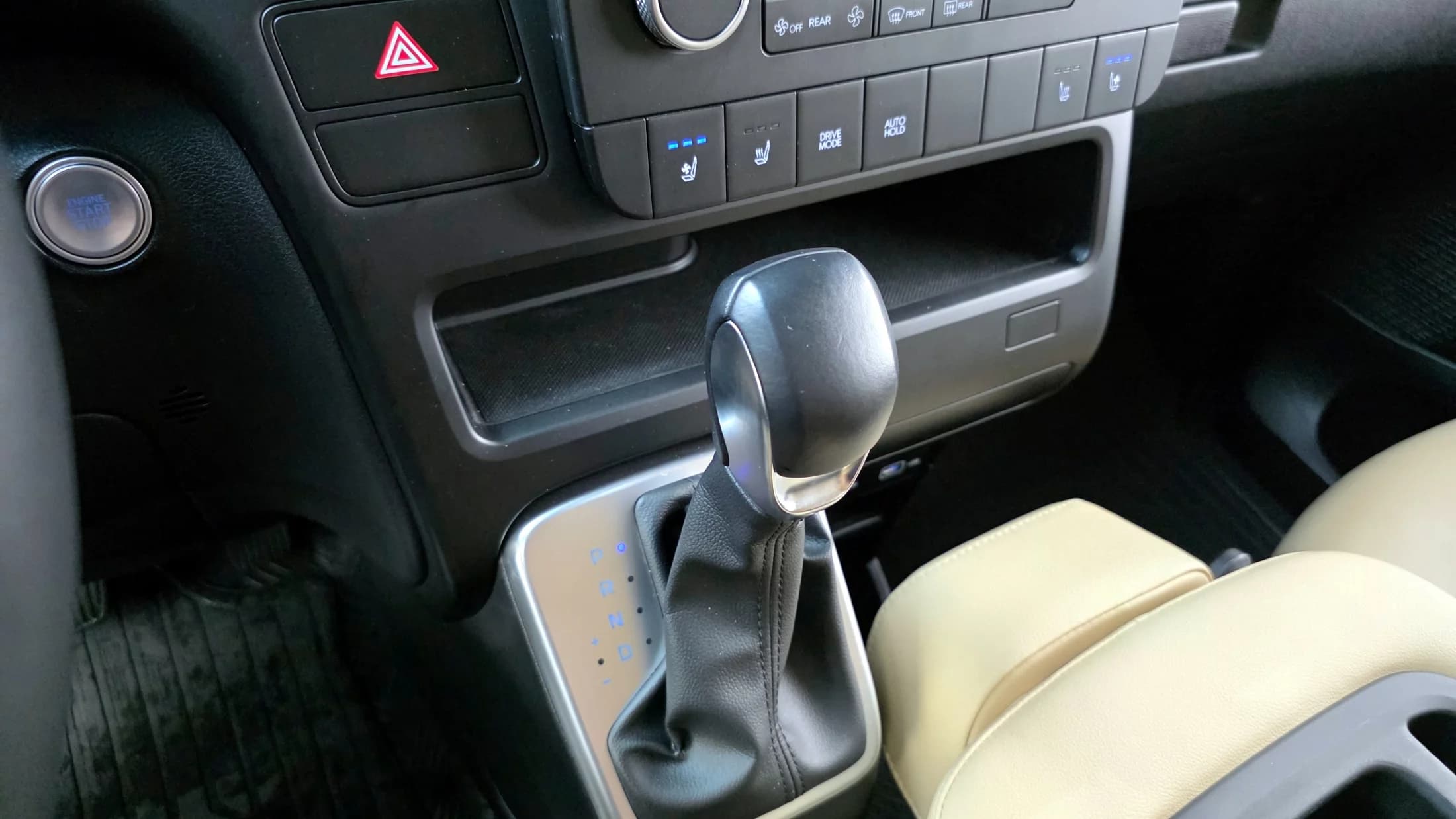 Hyundai Staria 4WD Tourer 11-Seater Modern, 2021 г. 45922 км. — фото 9