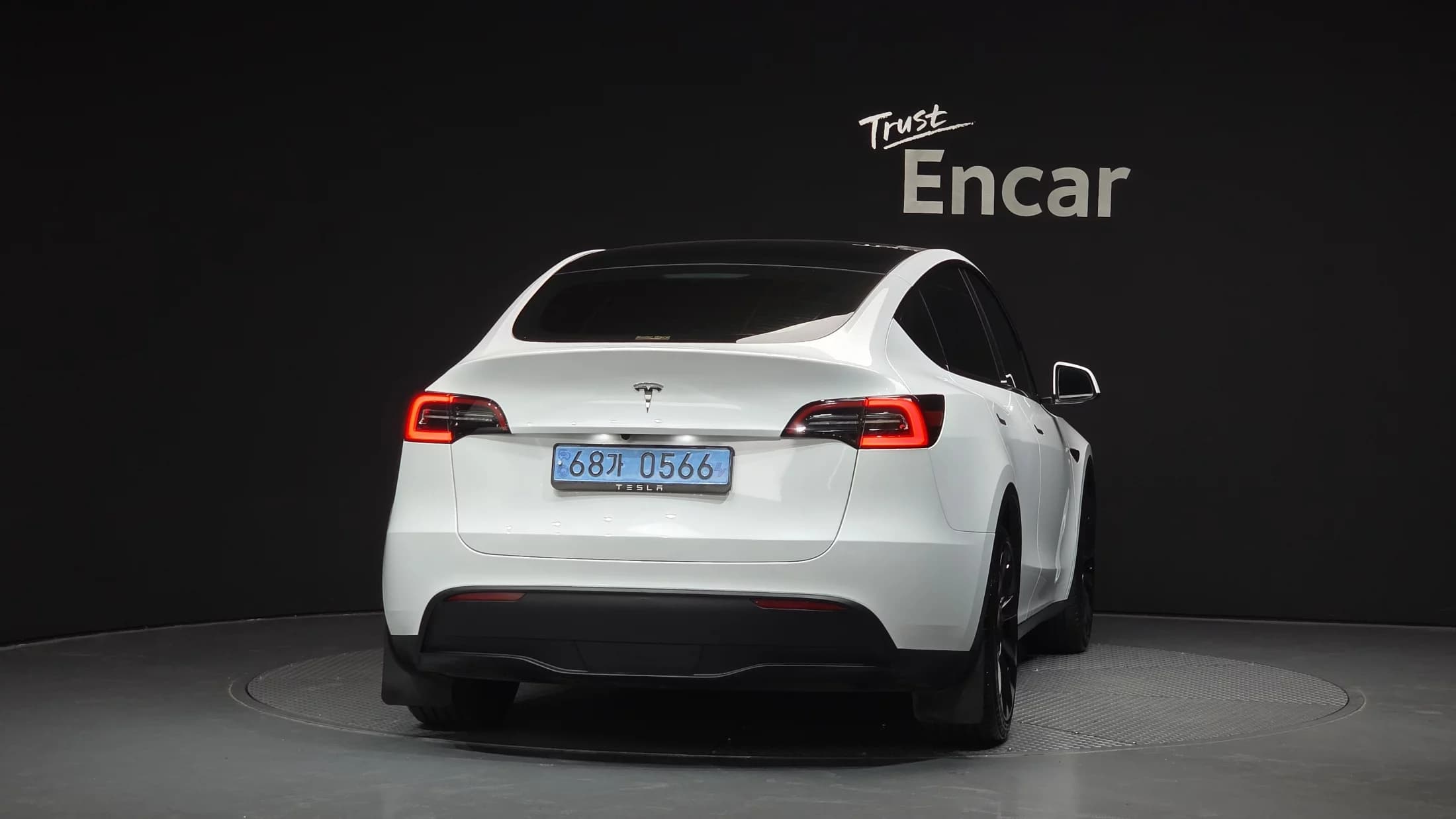 Tesla Model Y RWD, электромобиль, 2023 г. 14681 км. — фото 4