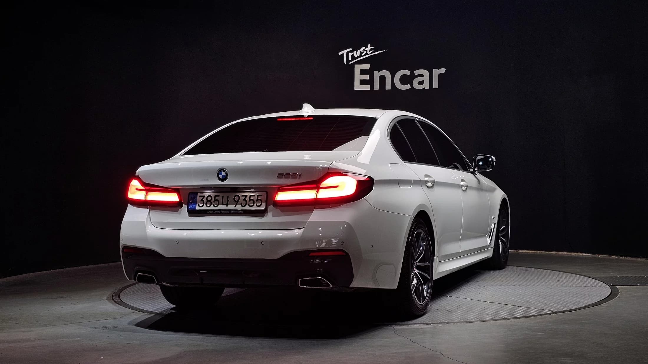 BMW 5-Series 520i M Sport, 2023 г. 28885 км. — фото 2