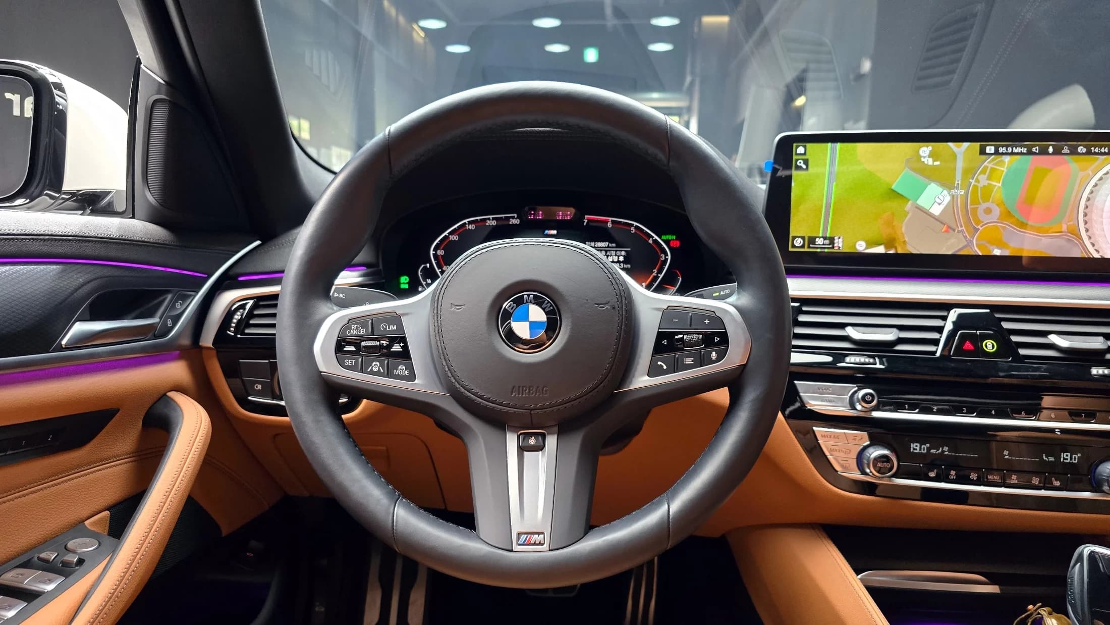 BMW 5-Series 520i M Sport, 2023 г. 28885 км. — фото 13