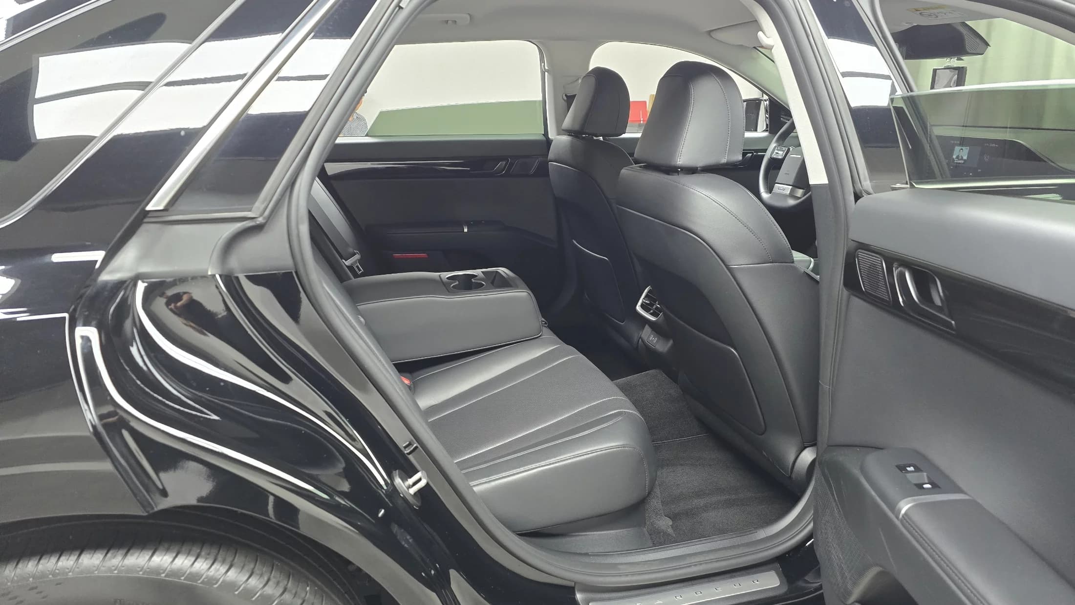 Hyundai Grandeur 3.5 Gasoline 2WD Exclusive, 2024 г. 16779 км. — фото 12
