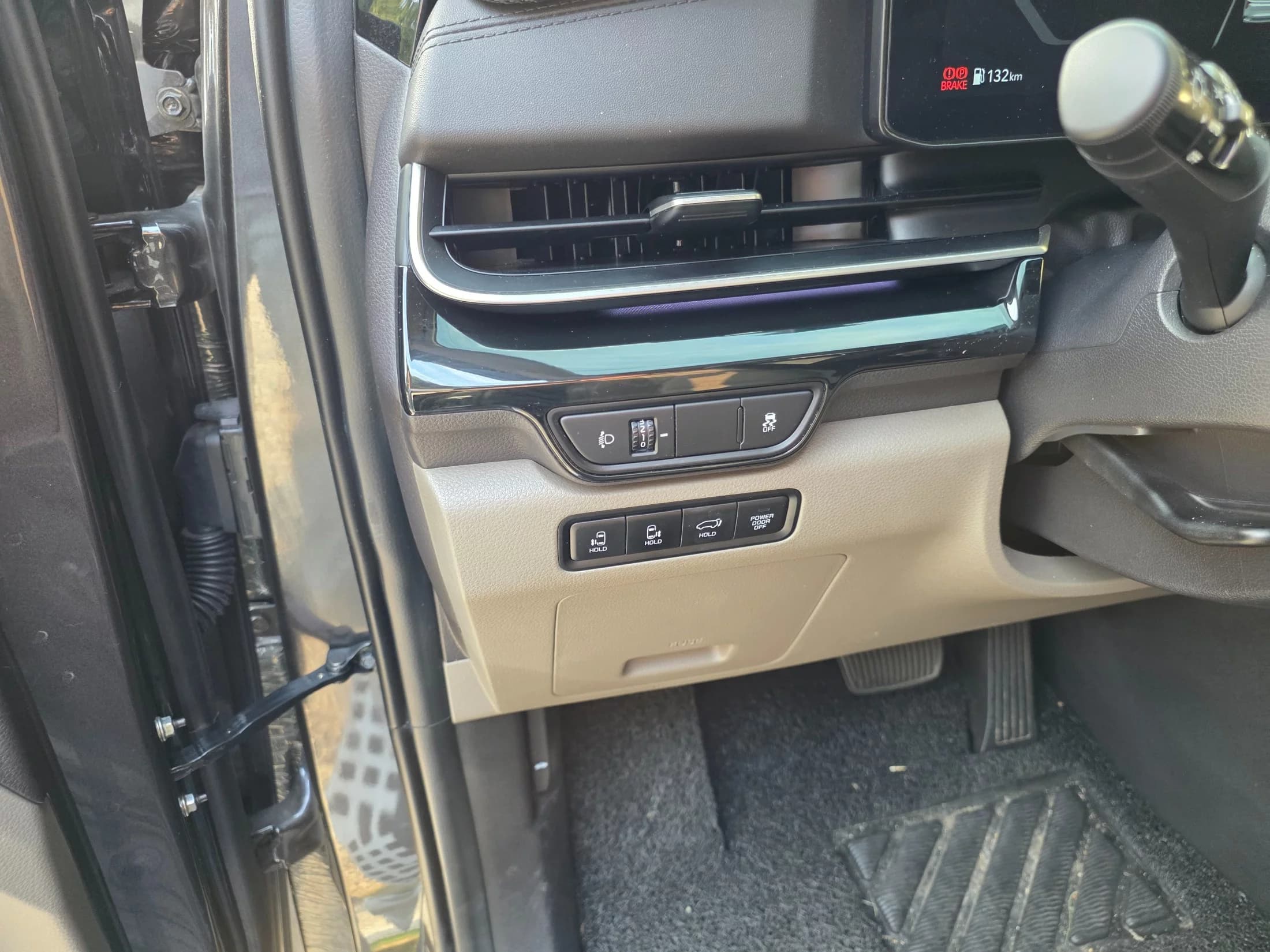 Kia Carnival 9-Seater Signature, 2024 г. 52642 км. — фото 15