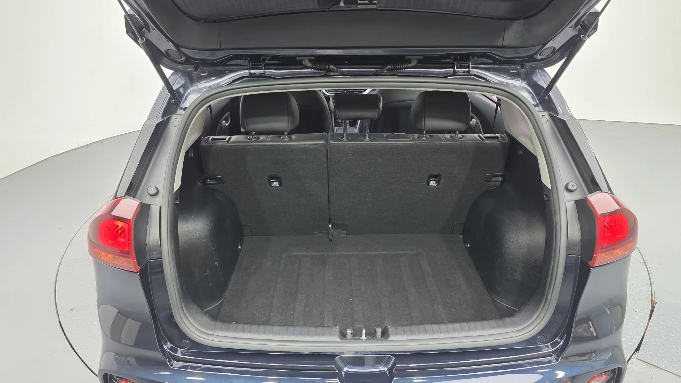 Kia Niro 1.6 HEV Luxury, гибрид, 2021 г. 92581 км. — фото 20