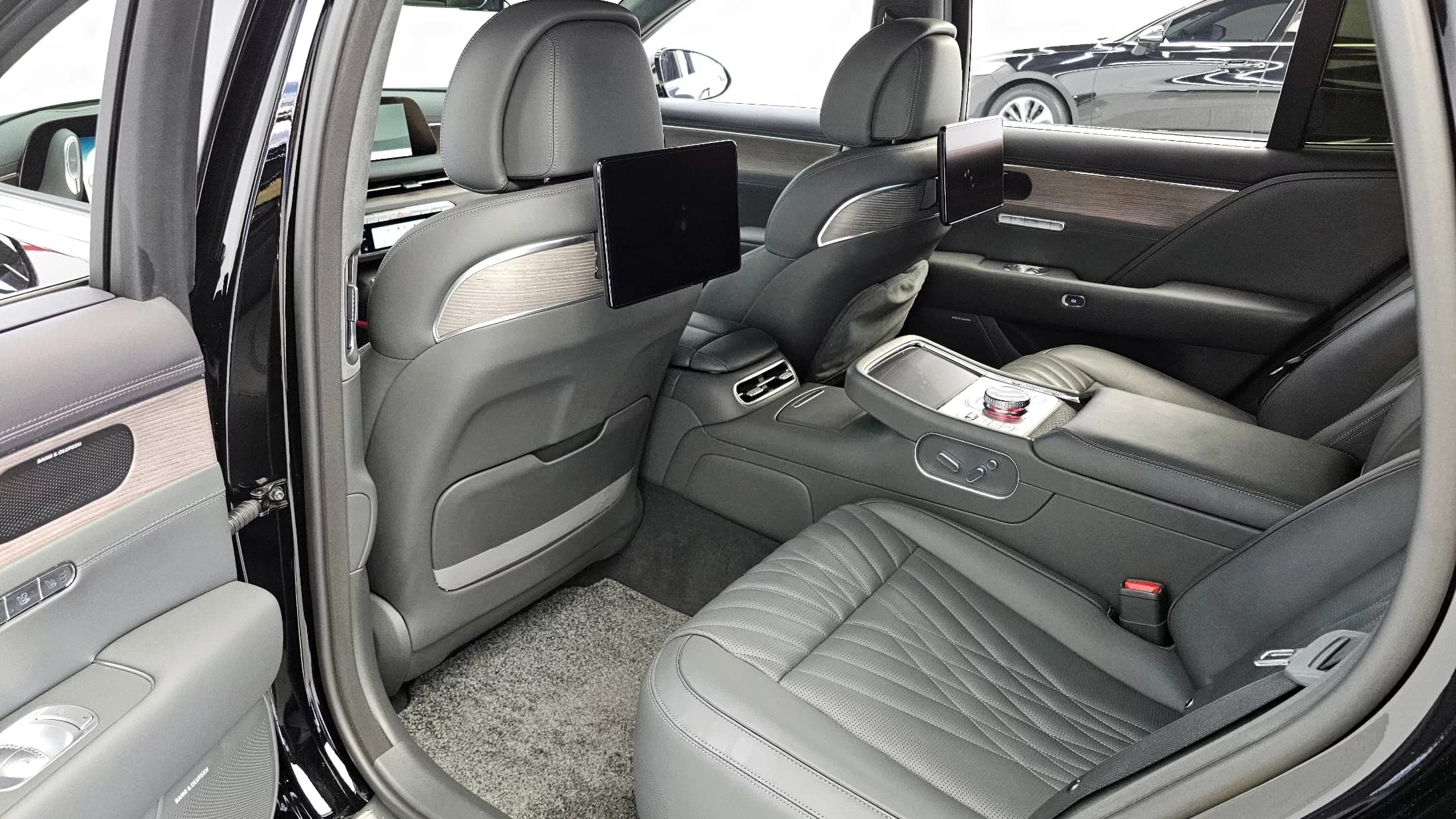 Genesis G90 Gasoline 3.5 Turbo AWD, 2022 г. 98009 км. — фото 17